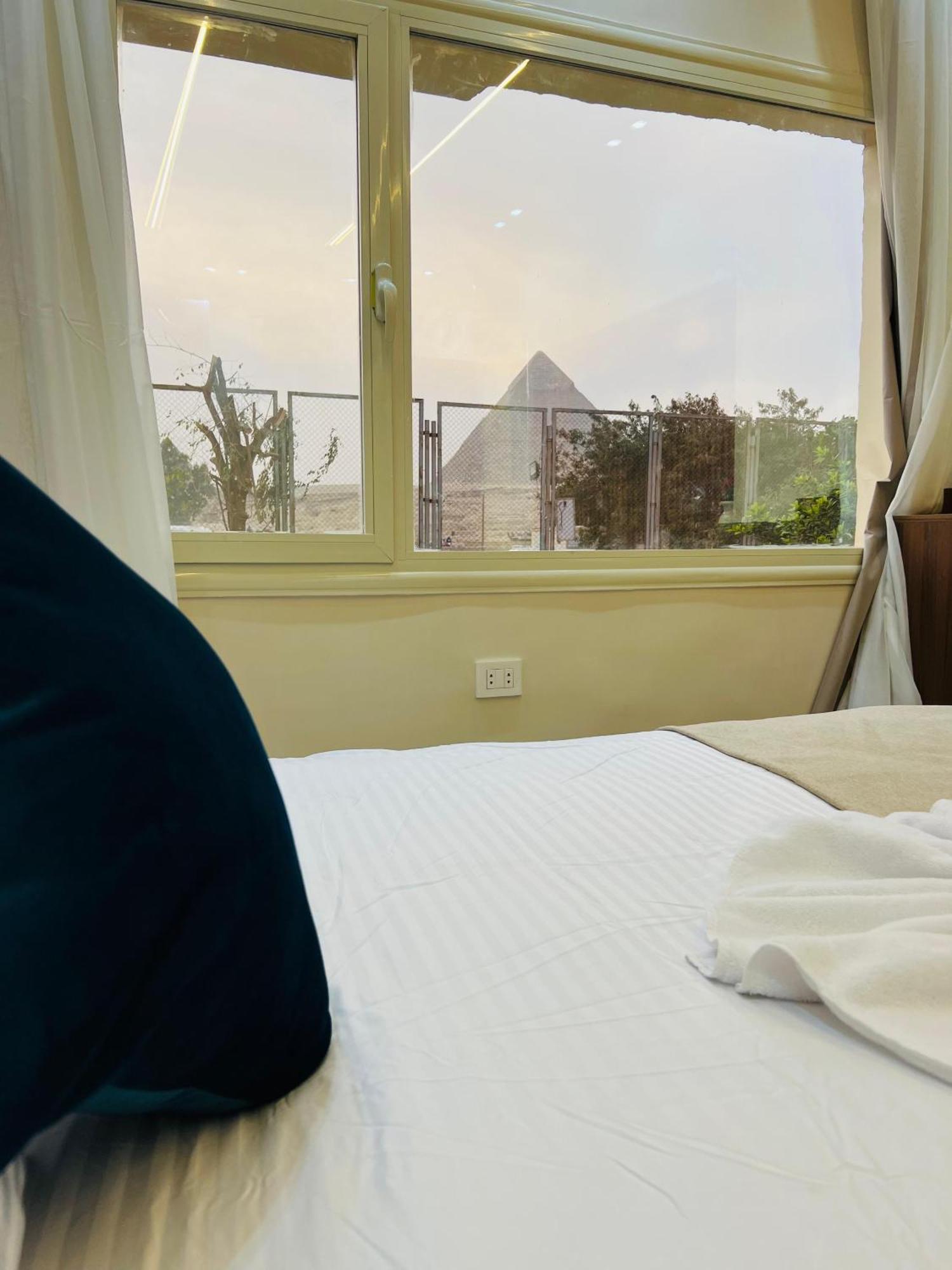 Hotel Great Scarab Pyramids View
