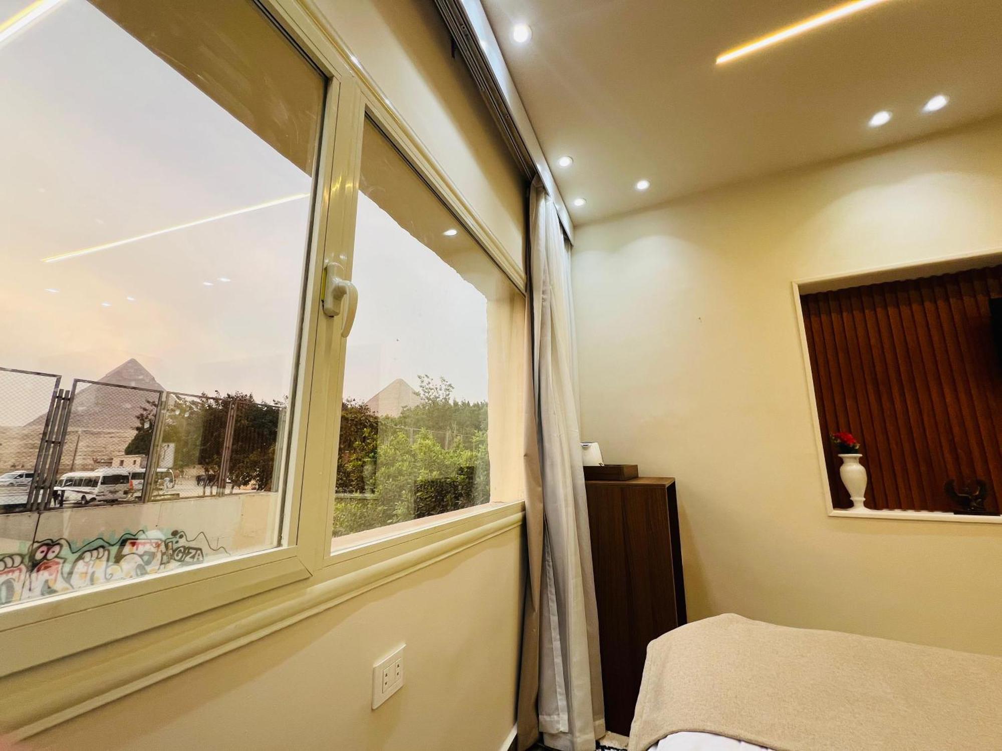 Hotel Great Scarab Pyramids View