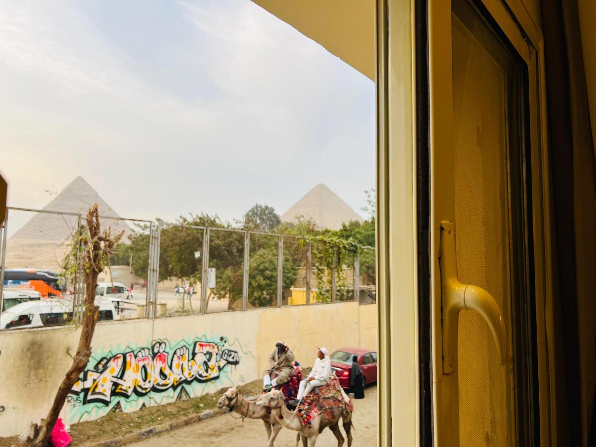 Hotel Great Scarab Pyramids View