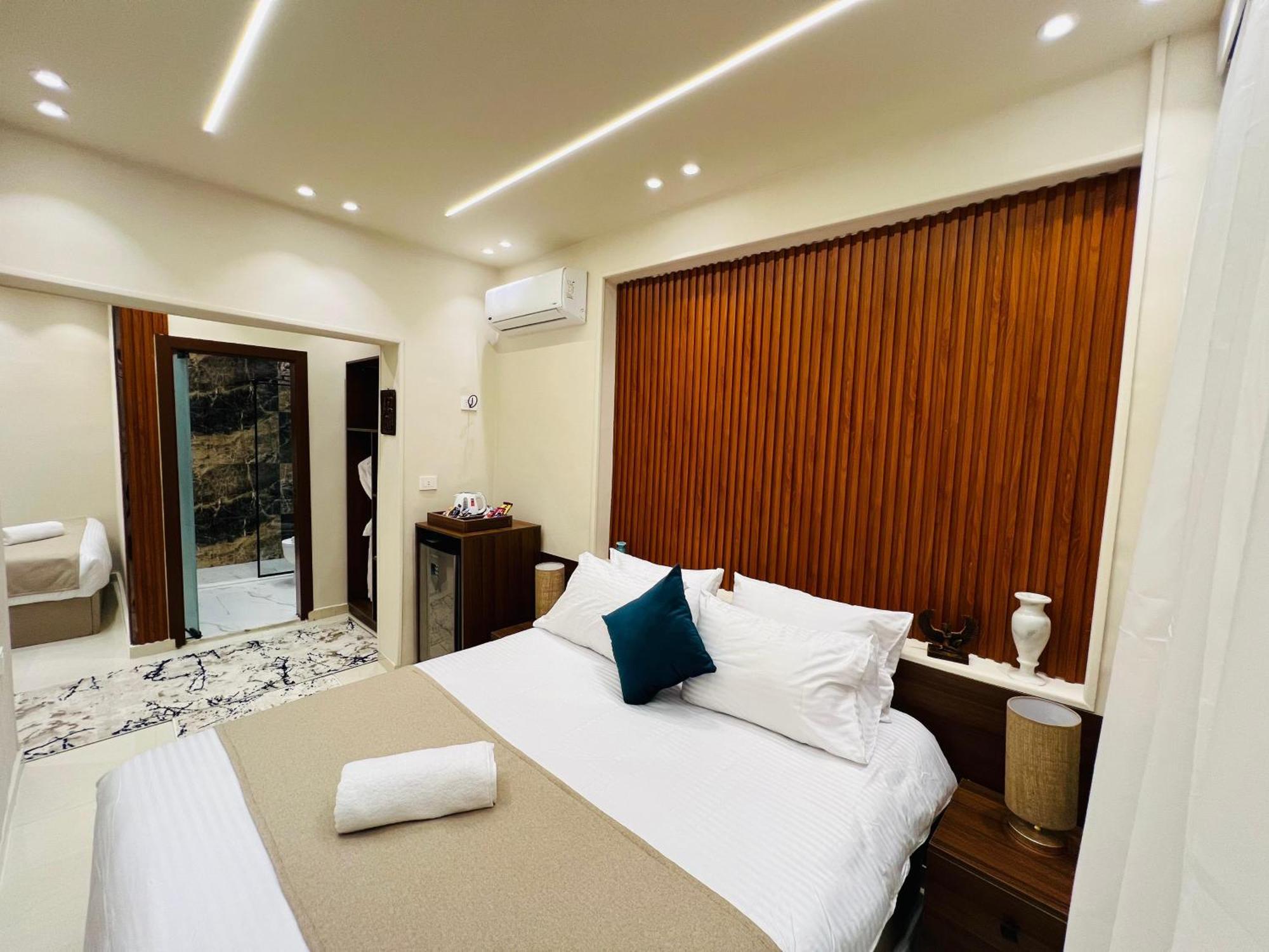 Hotel Great Scarab Pyramids View