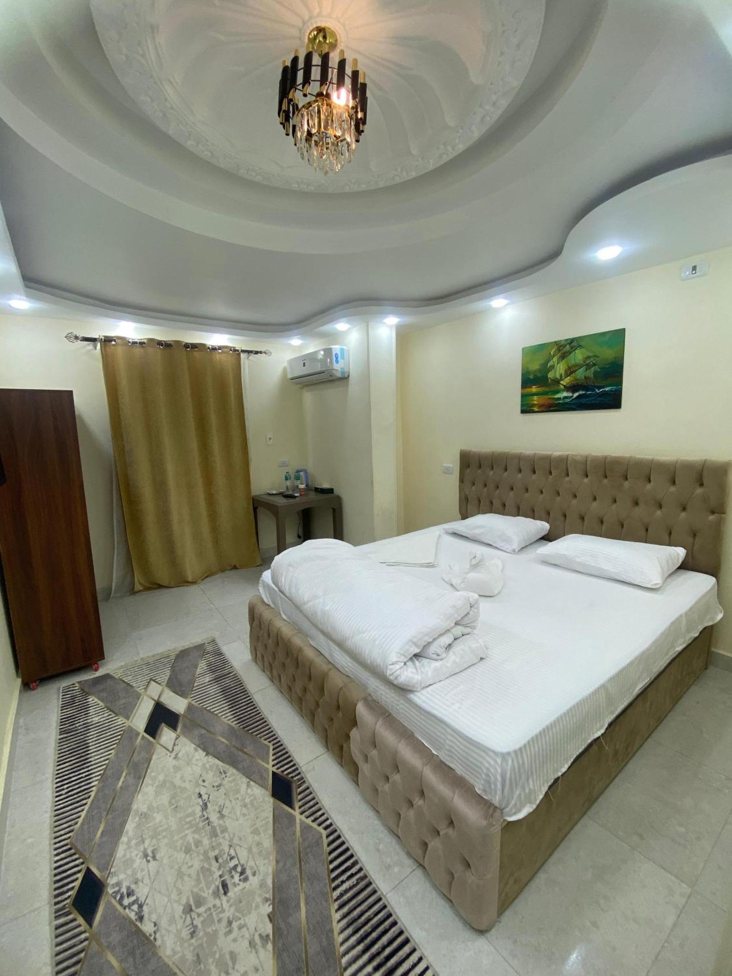 Pyramids International Hotel