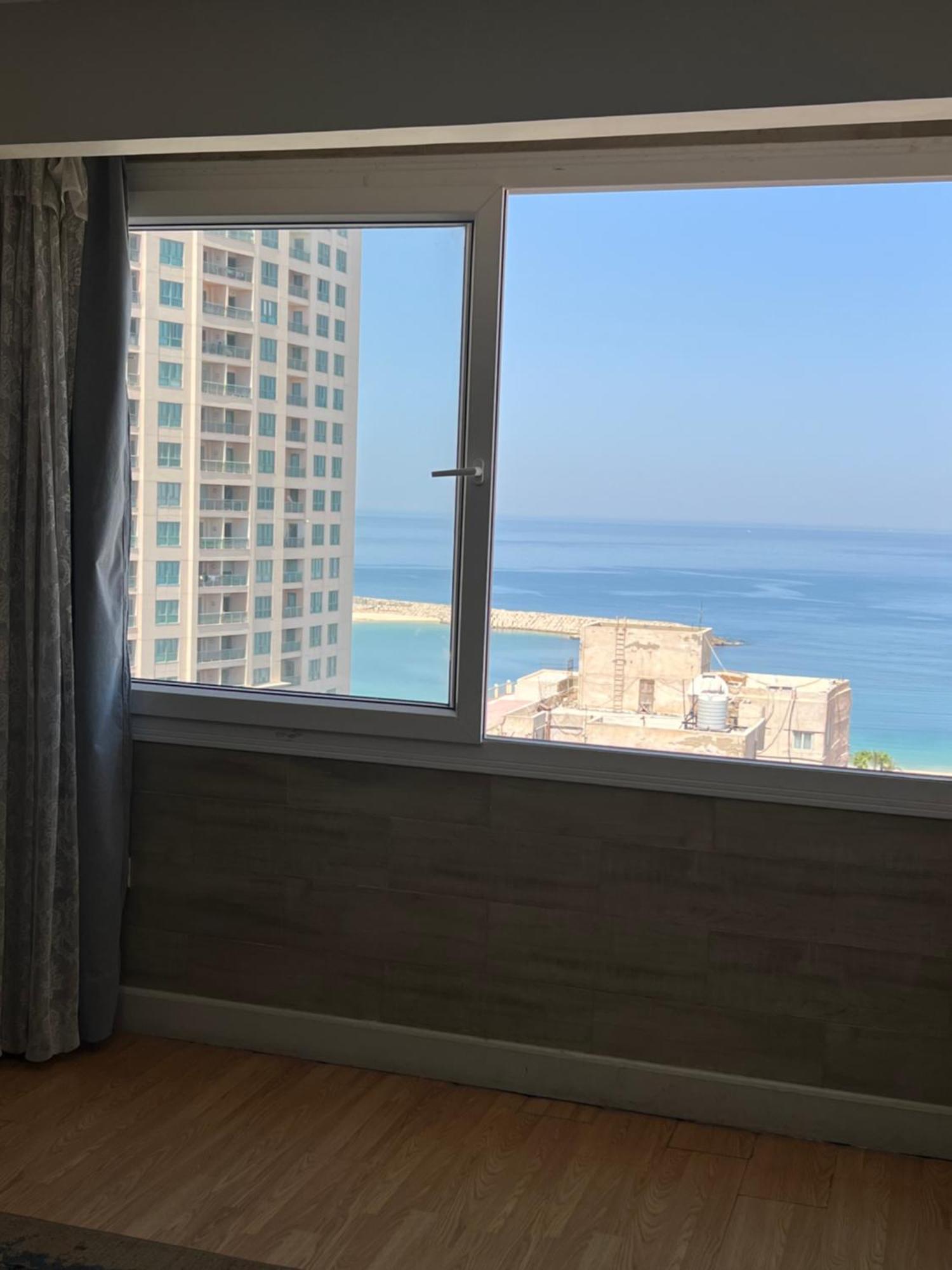 Apartment Sea View Haven In San Stefano Alexandria