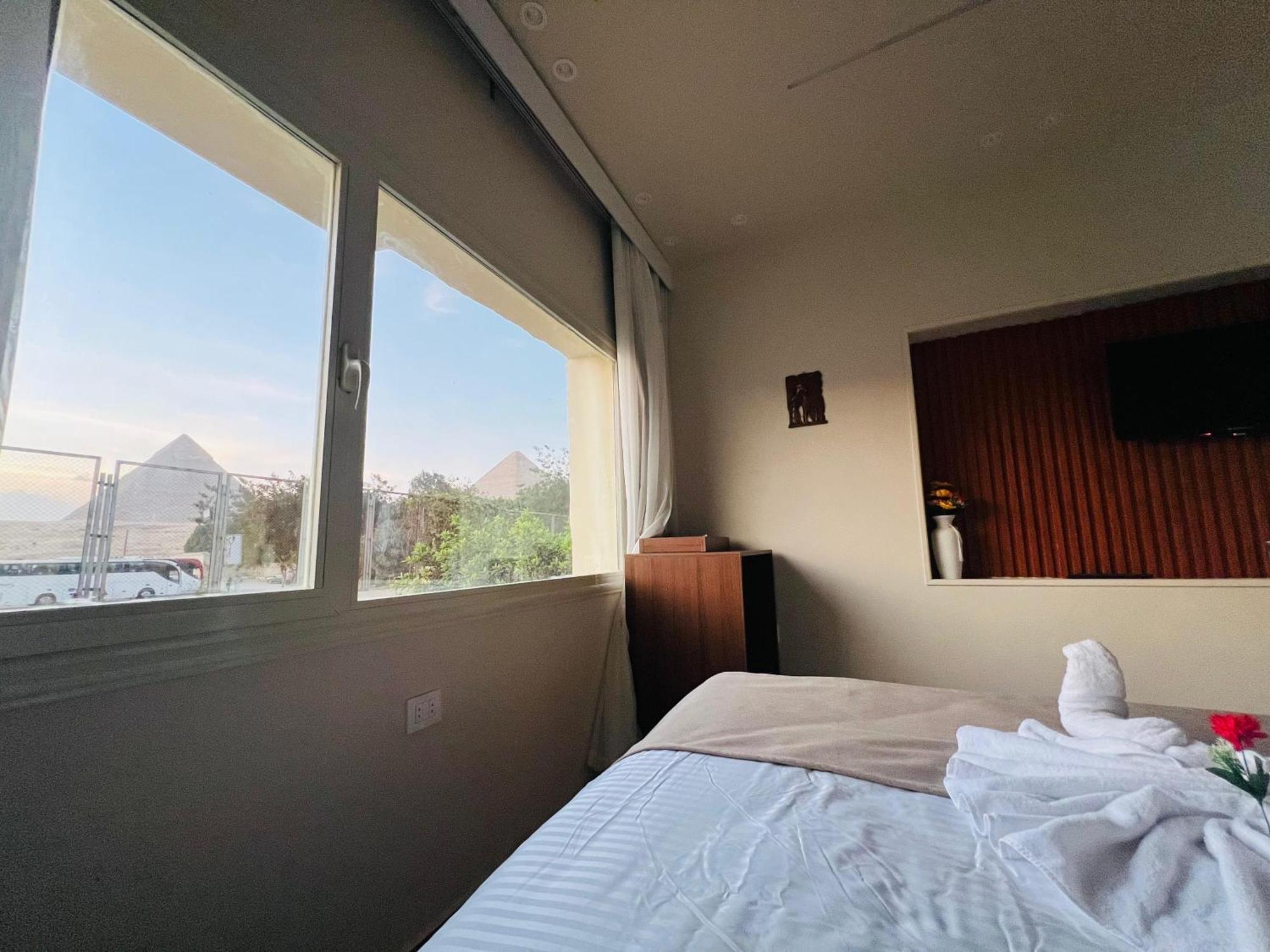 Hotel Great Scarab Pyramids View