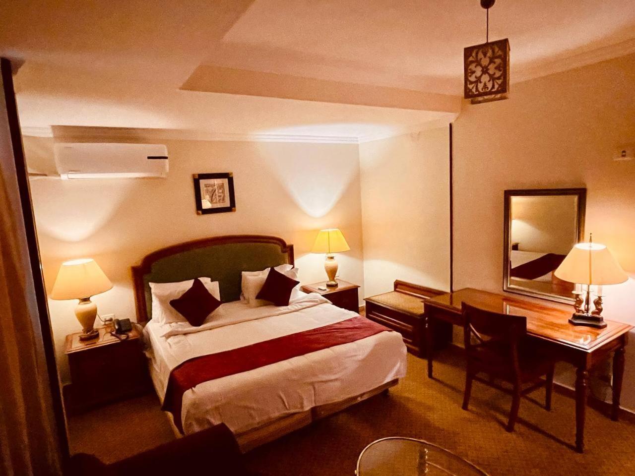 Pyramids Tower Hotel Nazlet el-Sisi