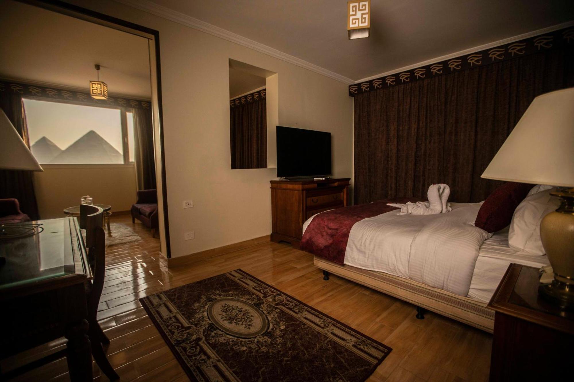 Hotel Pyramids Tower 3*