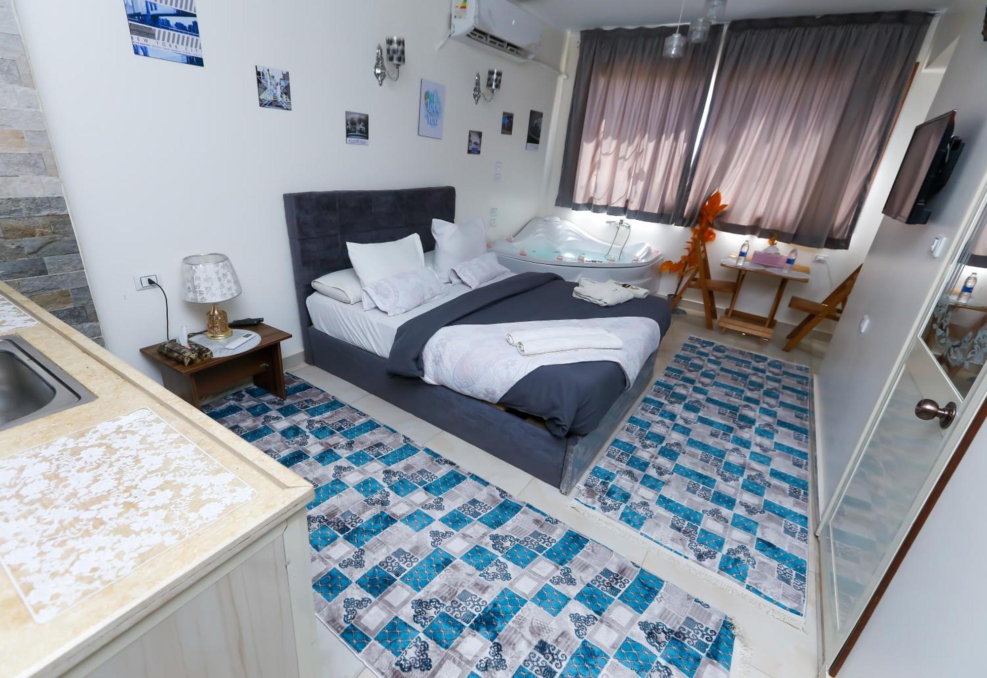New Pyramids Homestay *