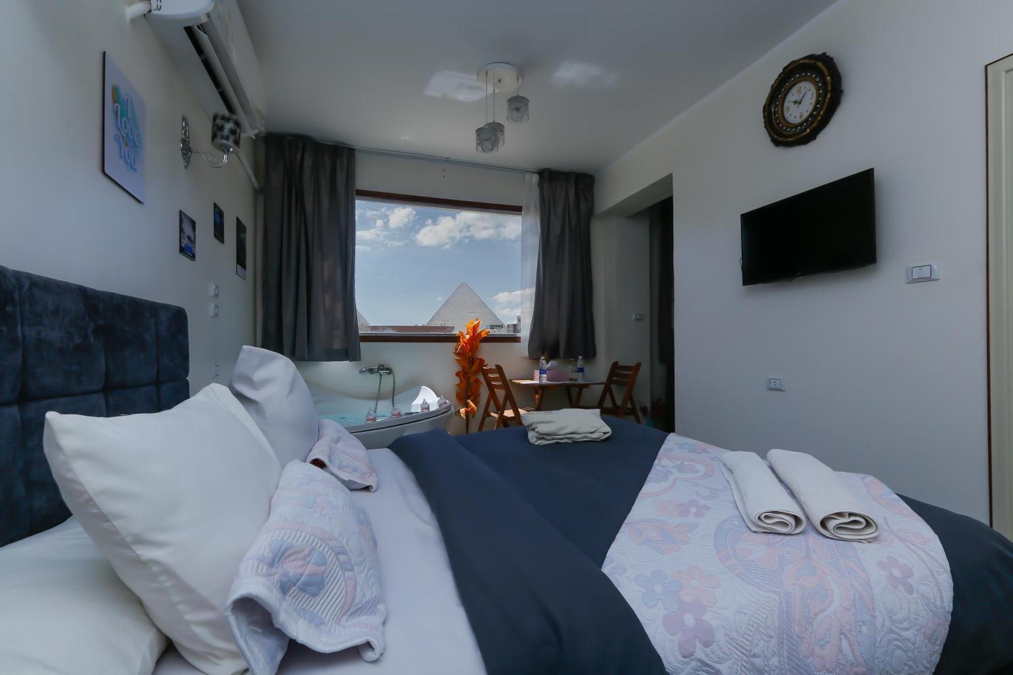 New Pyramids Homestay
