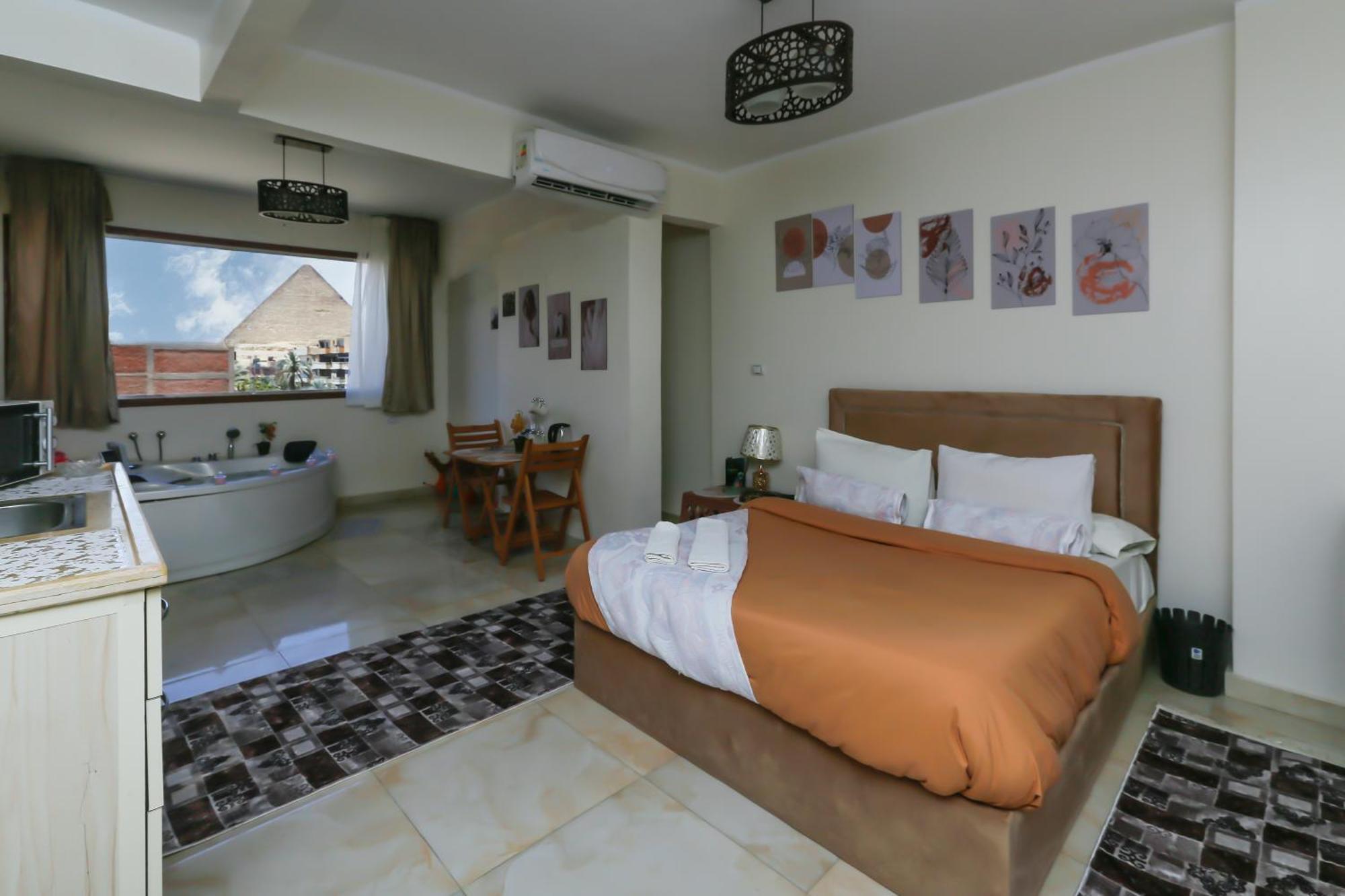 New Pyramids Homestay *