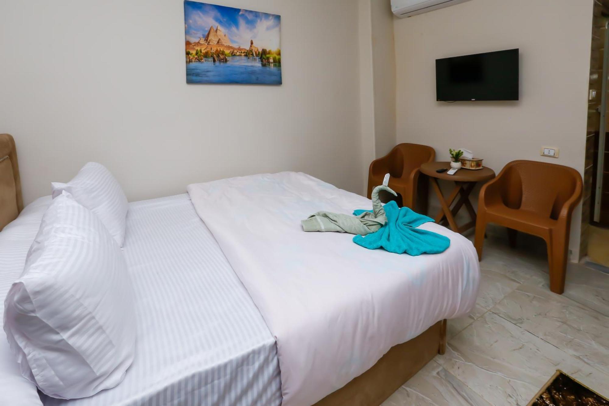 New Pyramids Homestay