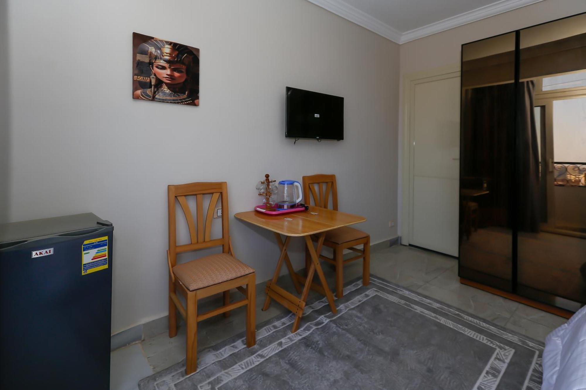 New Pyramids Homestay *