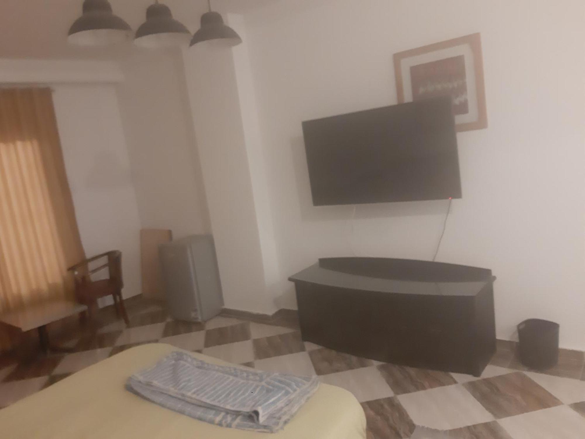 Apartment Private Entrance Small Bedroom With Bathroom No Cooking Allowed In