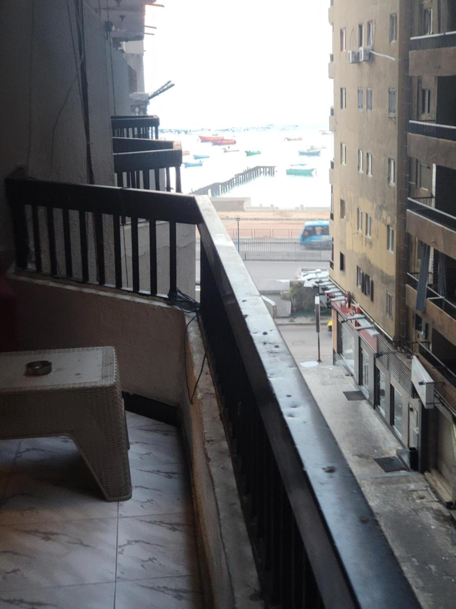 شقه فى ميامى بالاسكندريه مطله على البحر Apartment *