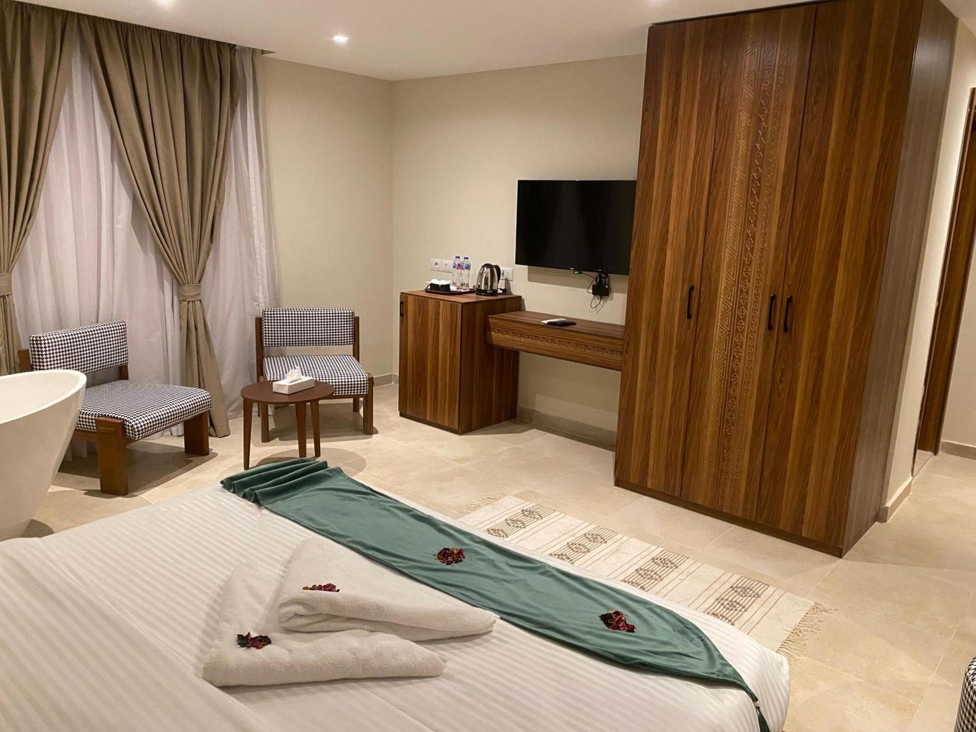The Nomad Pyramids Boutique Kafrat al Jabal