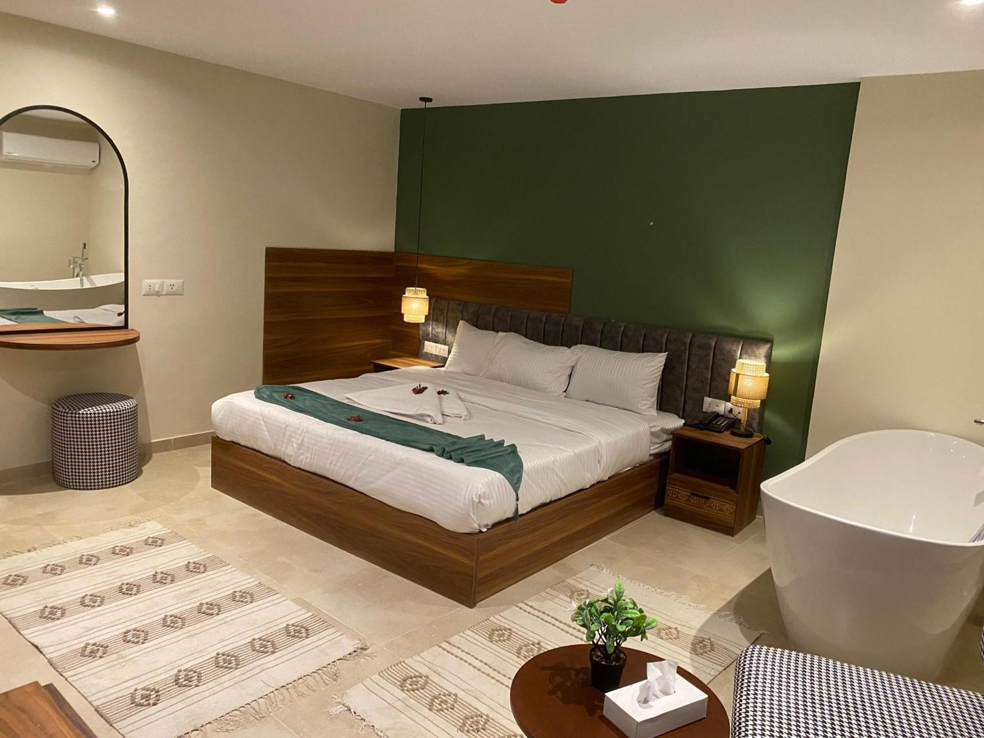 The Nomad Pyramids Boutique * Kafrat al Jabal