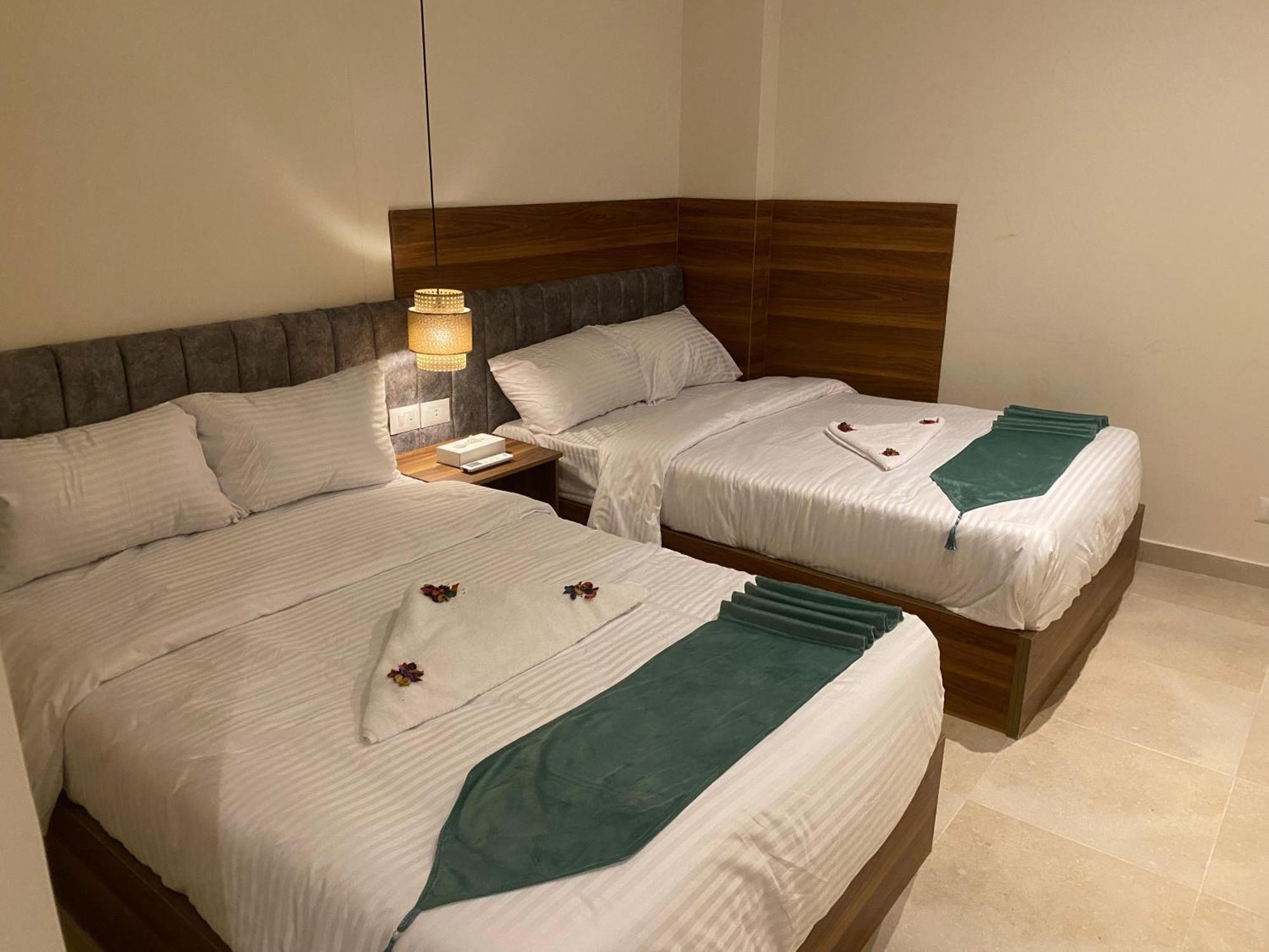 The Nomad Pyramids Boutique Kafrat al Jabal