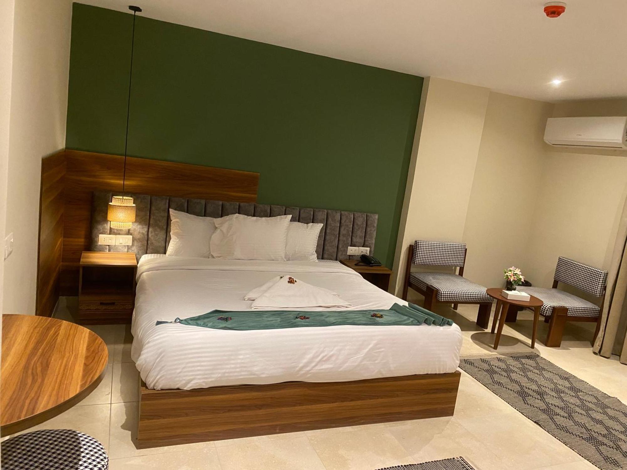 The Nomad Pyramids Boutique Kafrat al Jabal