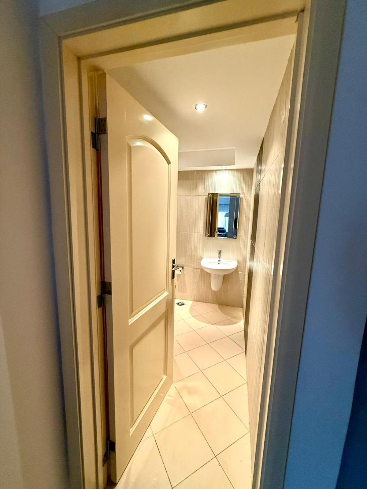 Stunning 2br - Al Dora Resort, Apartment
