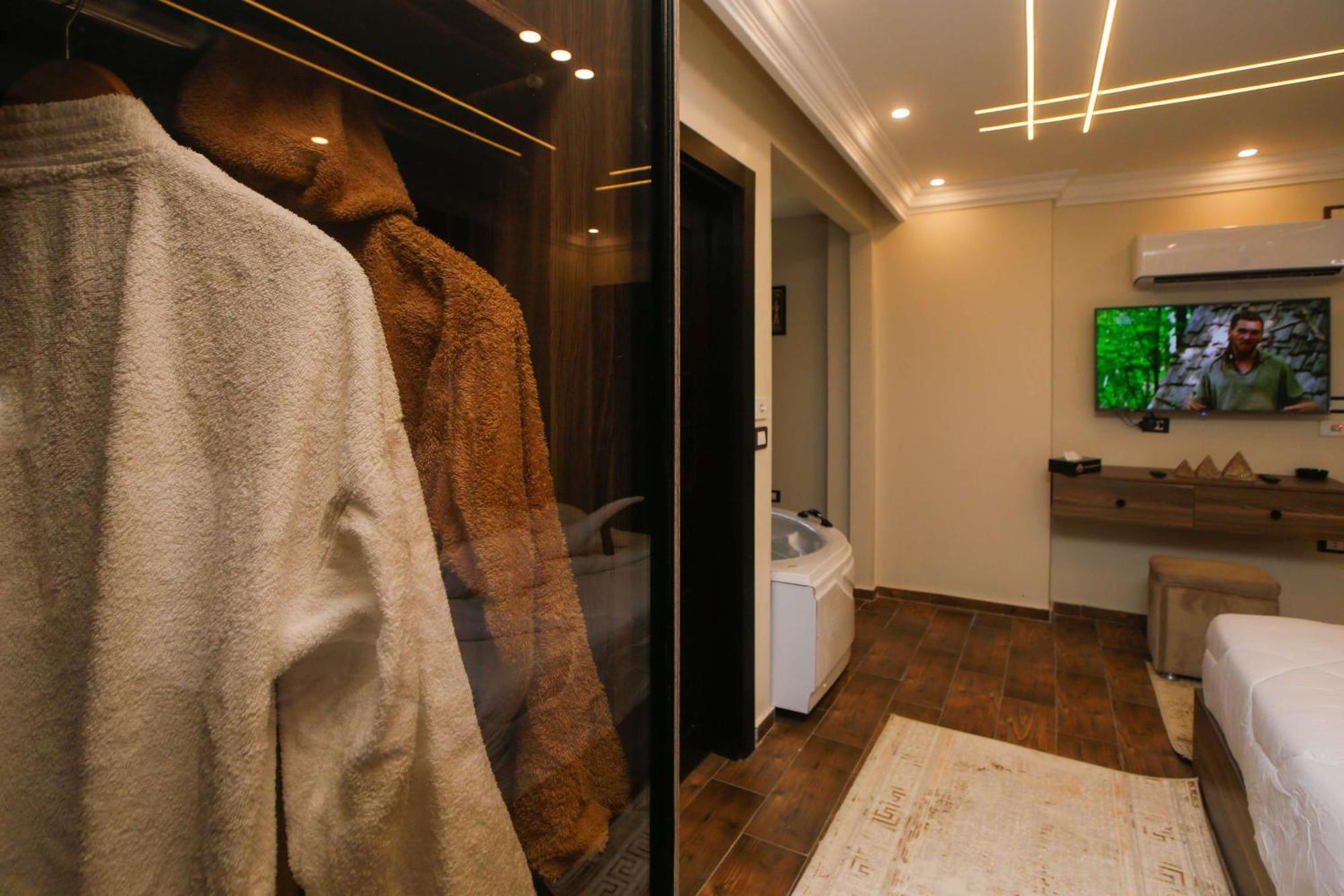 Imperial Pyramids View Bed & Breakfast *