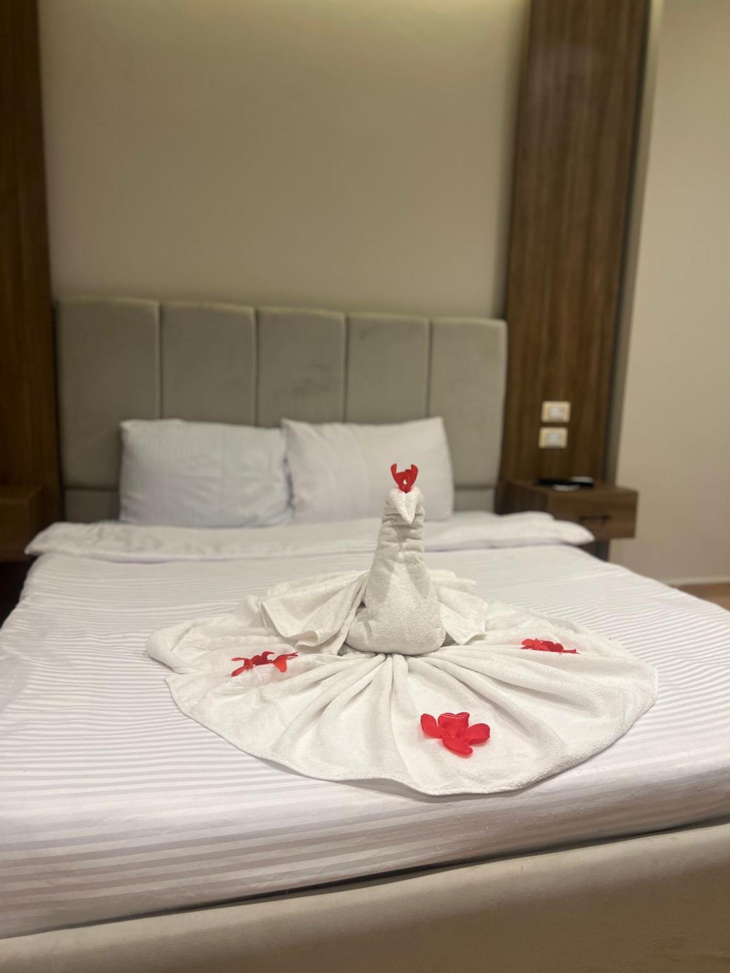 Pyramids Hills View Hotel 4*