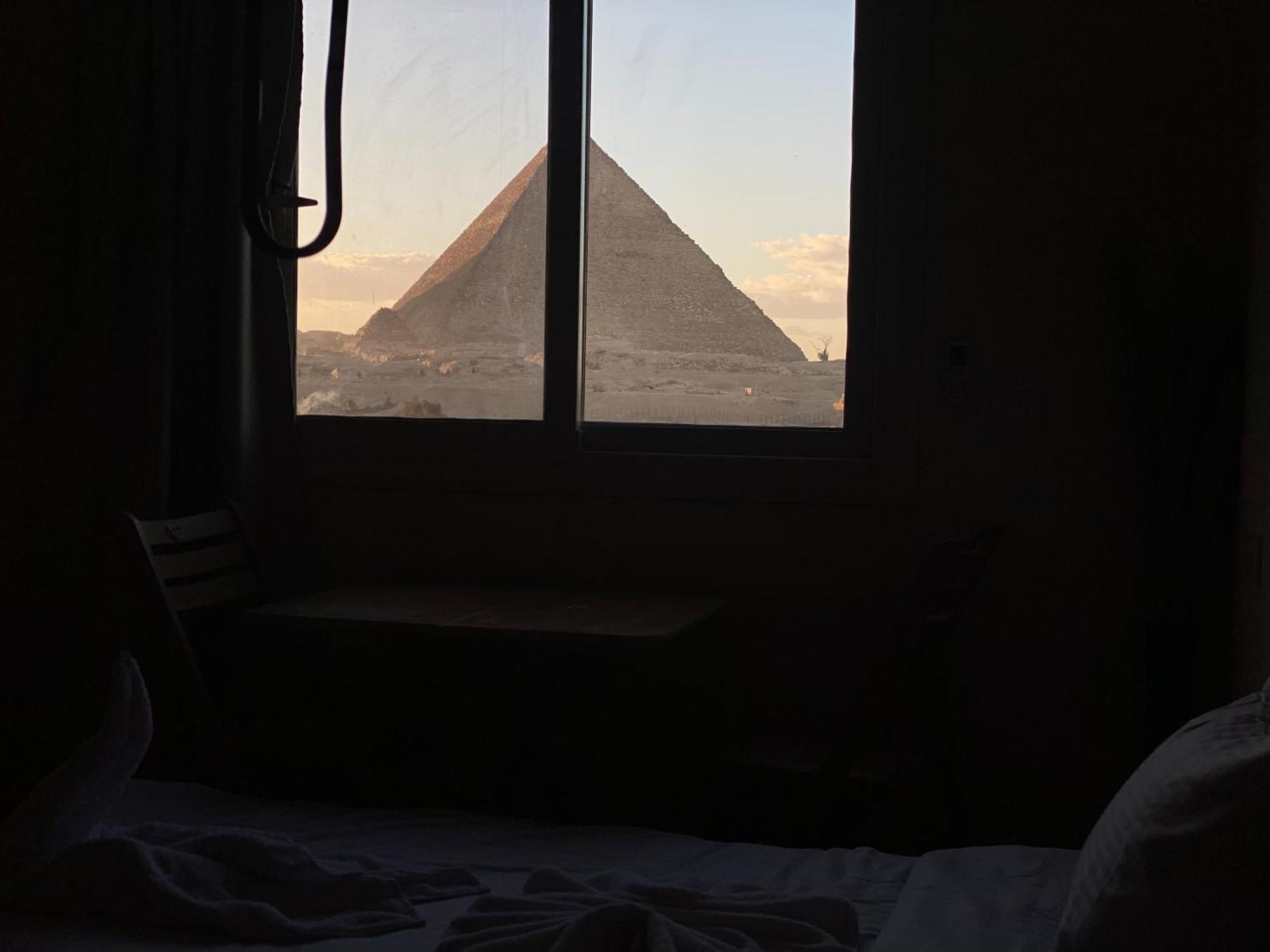 Moonlight Pyramids View Hotel