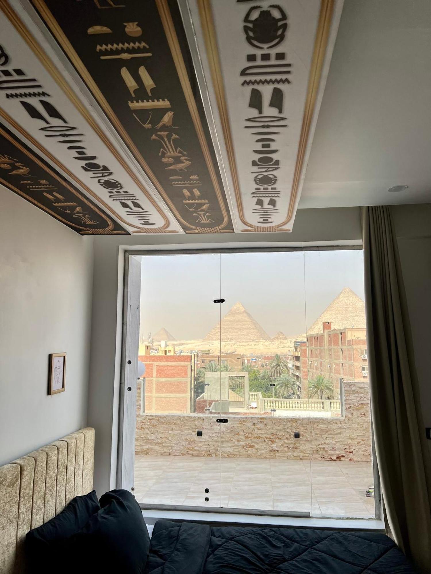 Otel Pyramids View