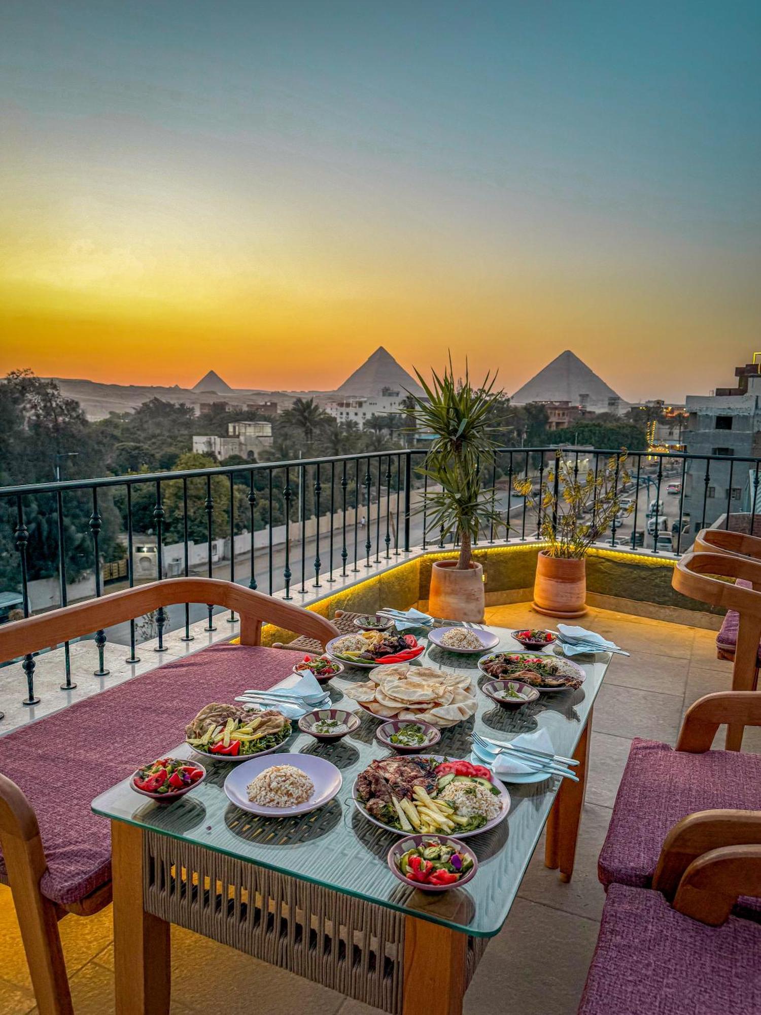 Almas Pyramids