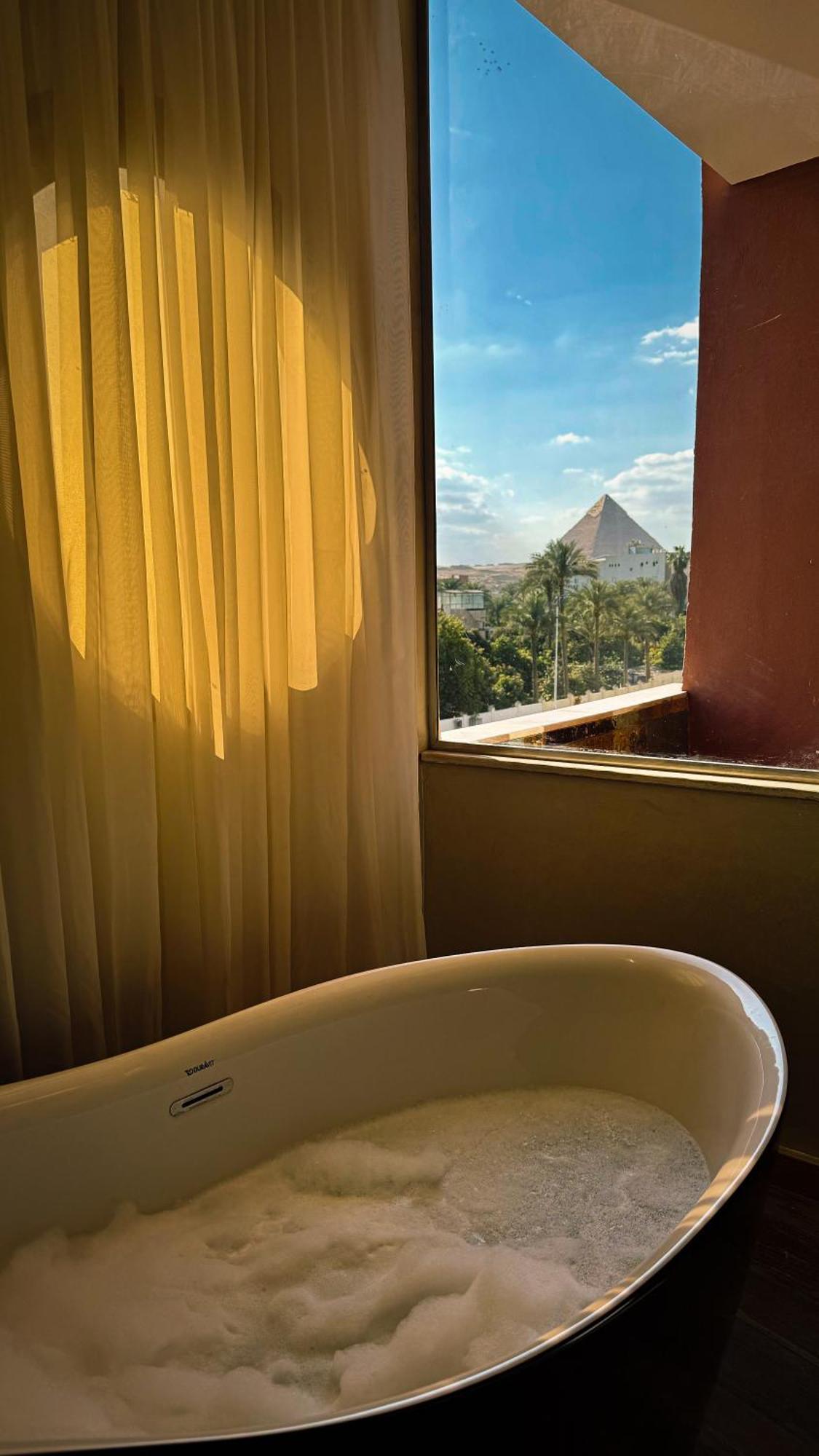 Almas Pyramids Otel