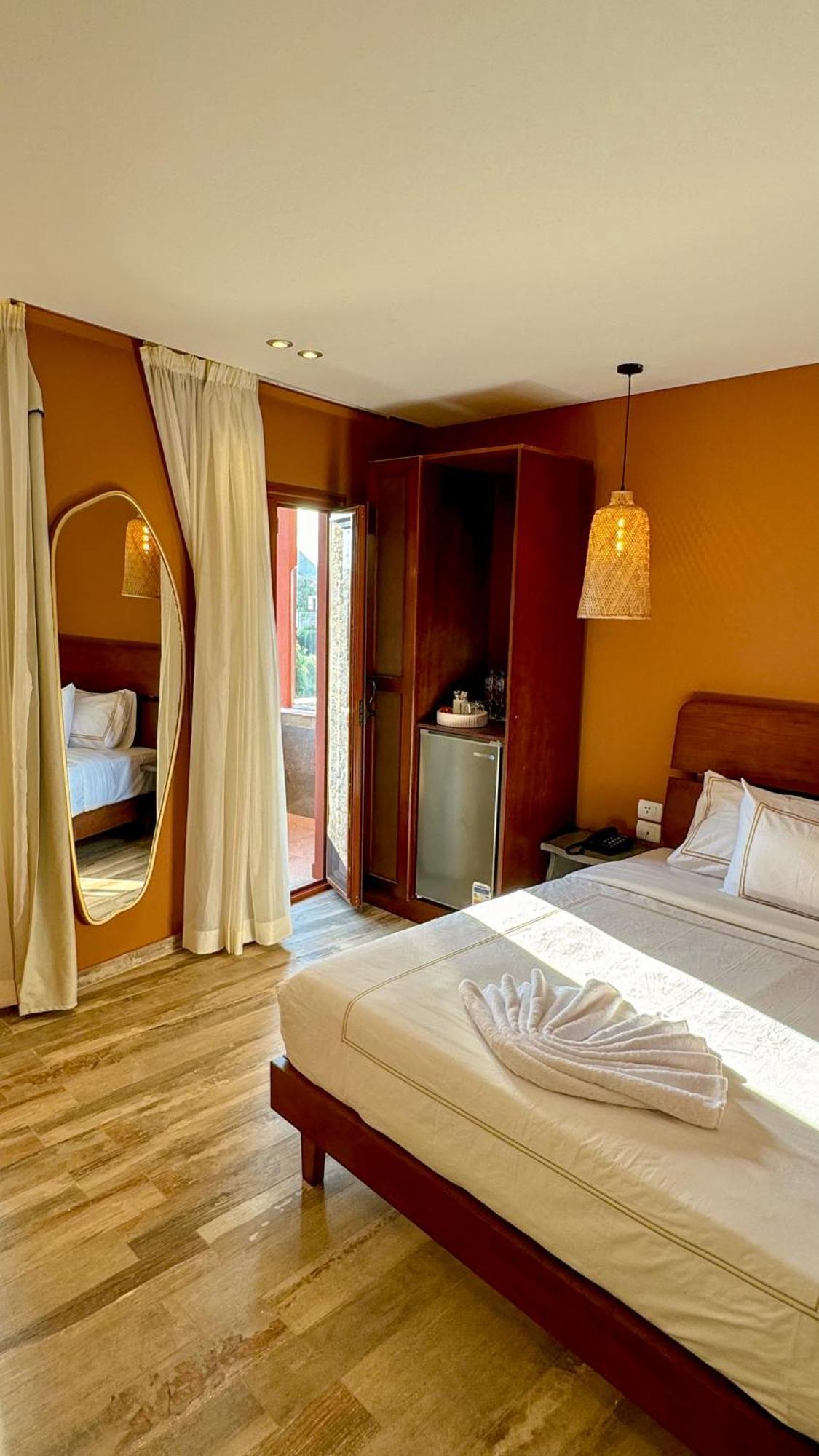 Almas Pyramids Otel Kafret el-Gabal