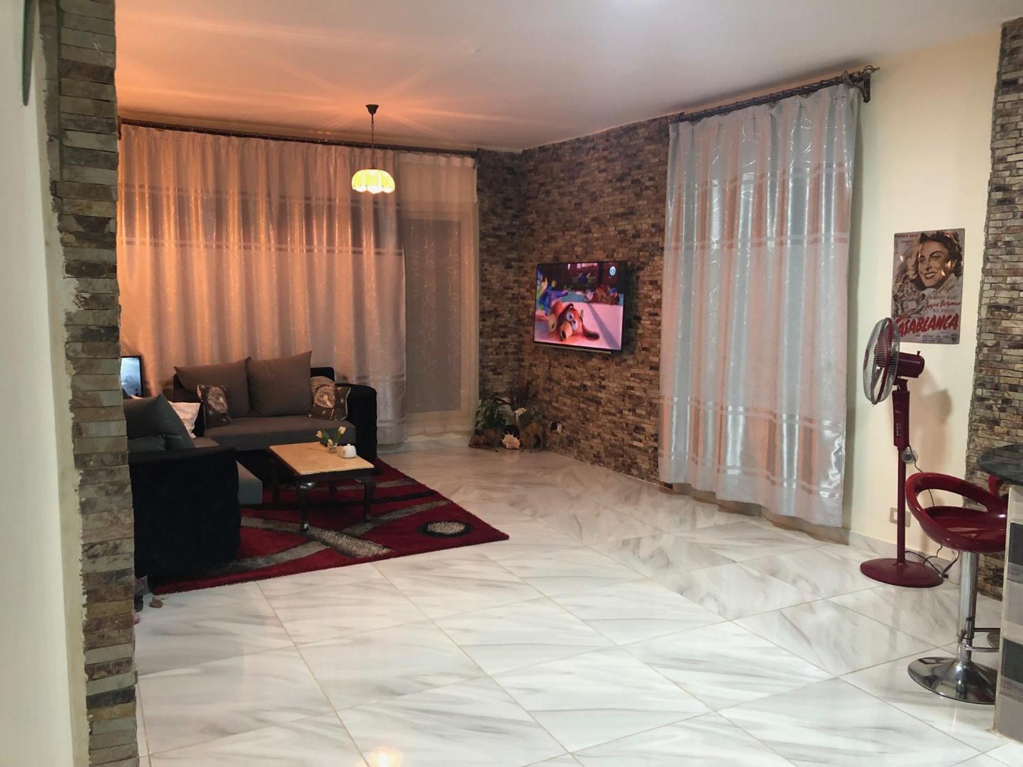 Lady Queen Apartment