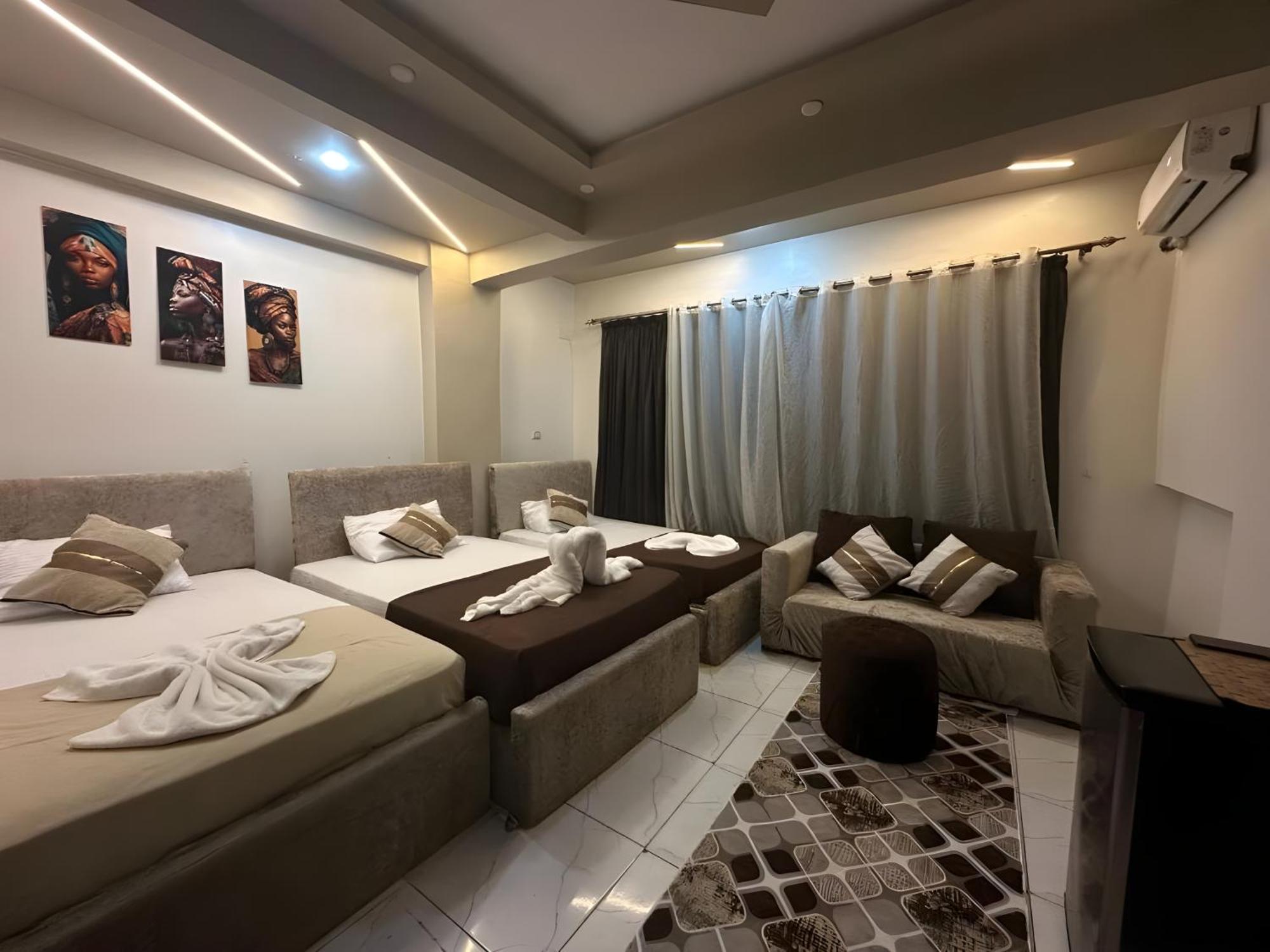 Weekend Pyramids Otel Kafret el-Gabal