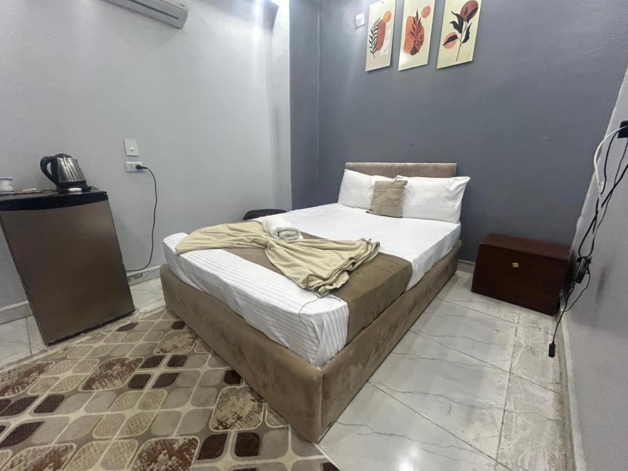 Weekend Pyramids Otel Kafret el-Gabal