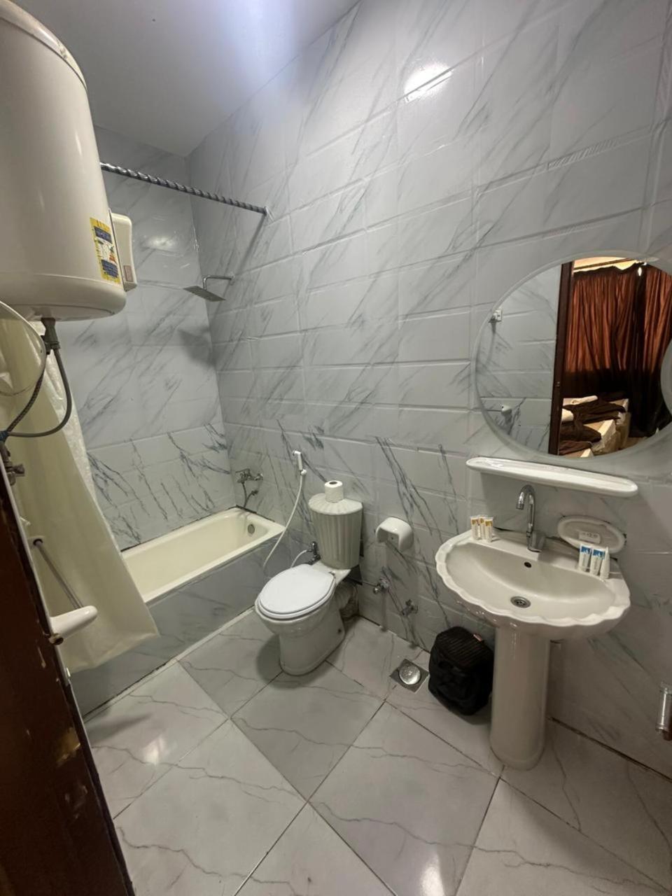 Weekend Pyramids Otel Kafret el-Gabal