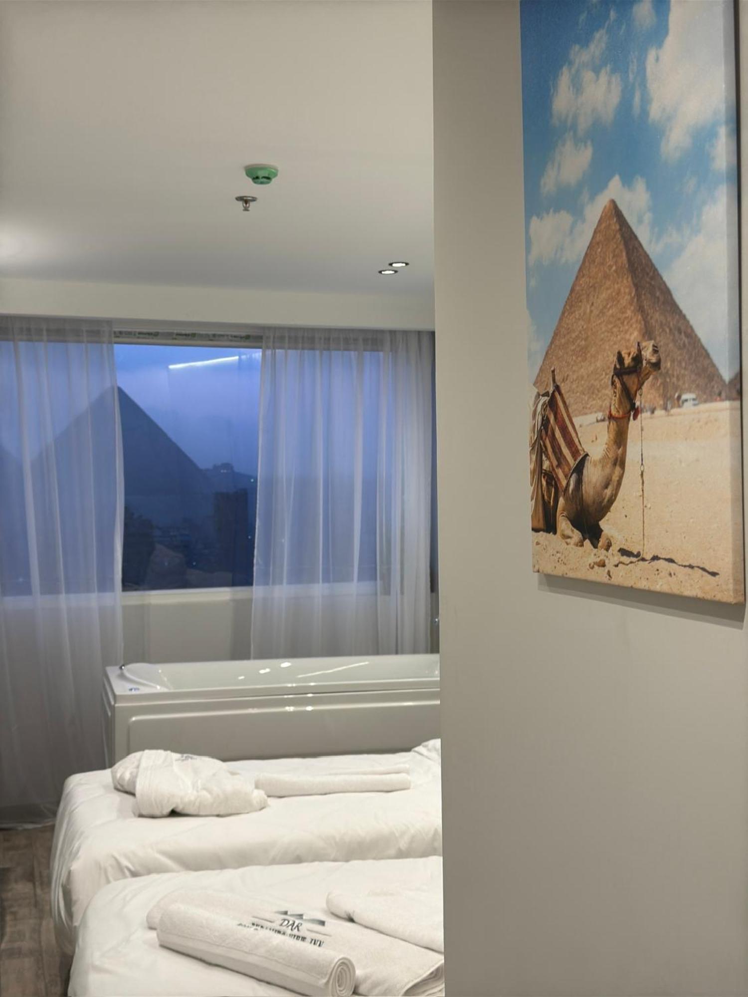 Dar Pyramids View - Rooftop Hostel Kafret el-Gabal