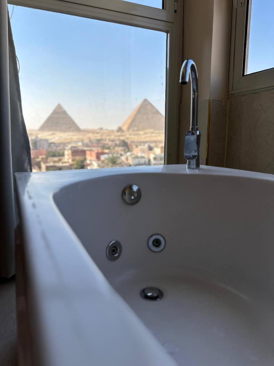 Moonlight Pyramids View Hotel Kafret el-Gabal