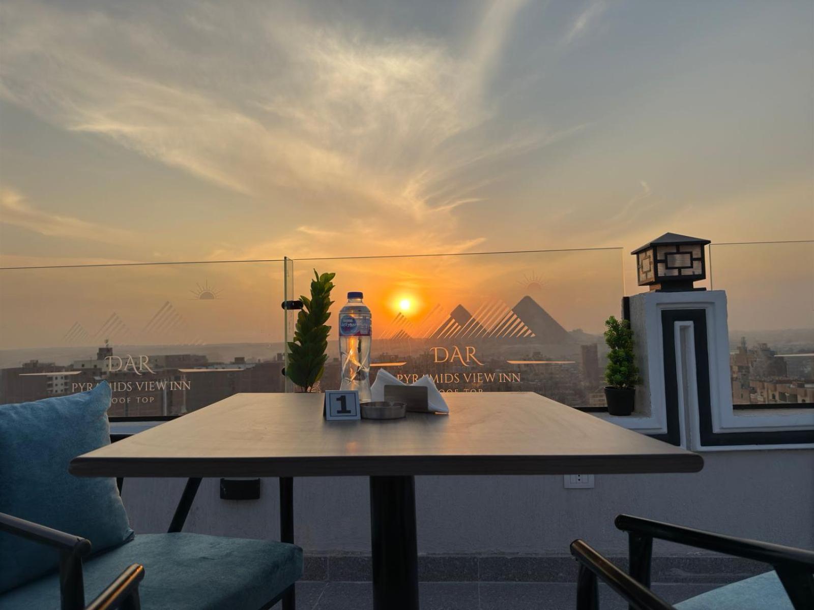 Dar Pyramids View - Rooftop Hostel *
