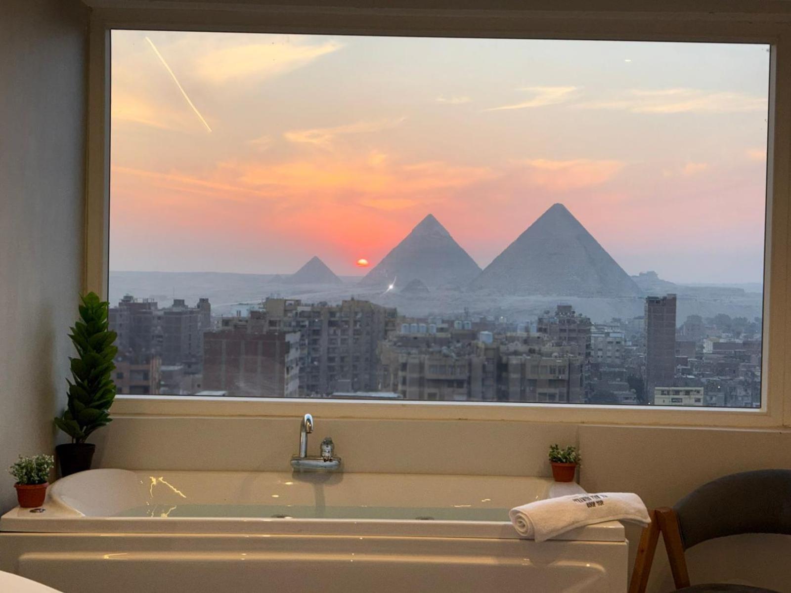 Dar Pyramids View - Rooftop * Kafret el-Gabal