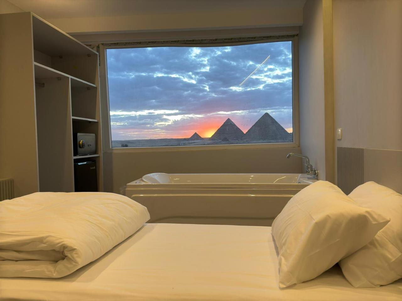 Dar Pyramids View - Rooftop Hostel *