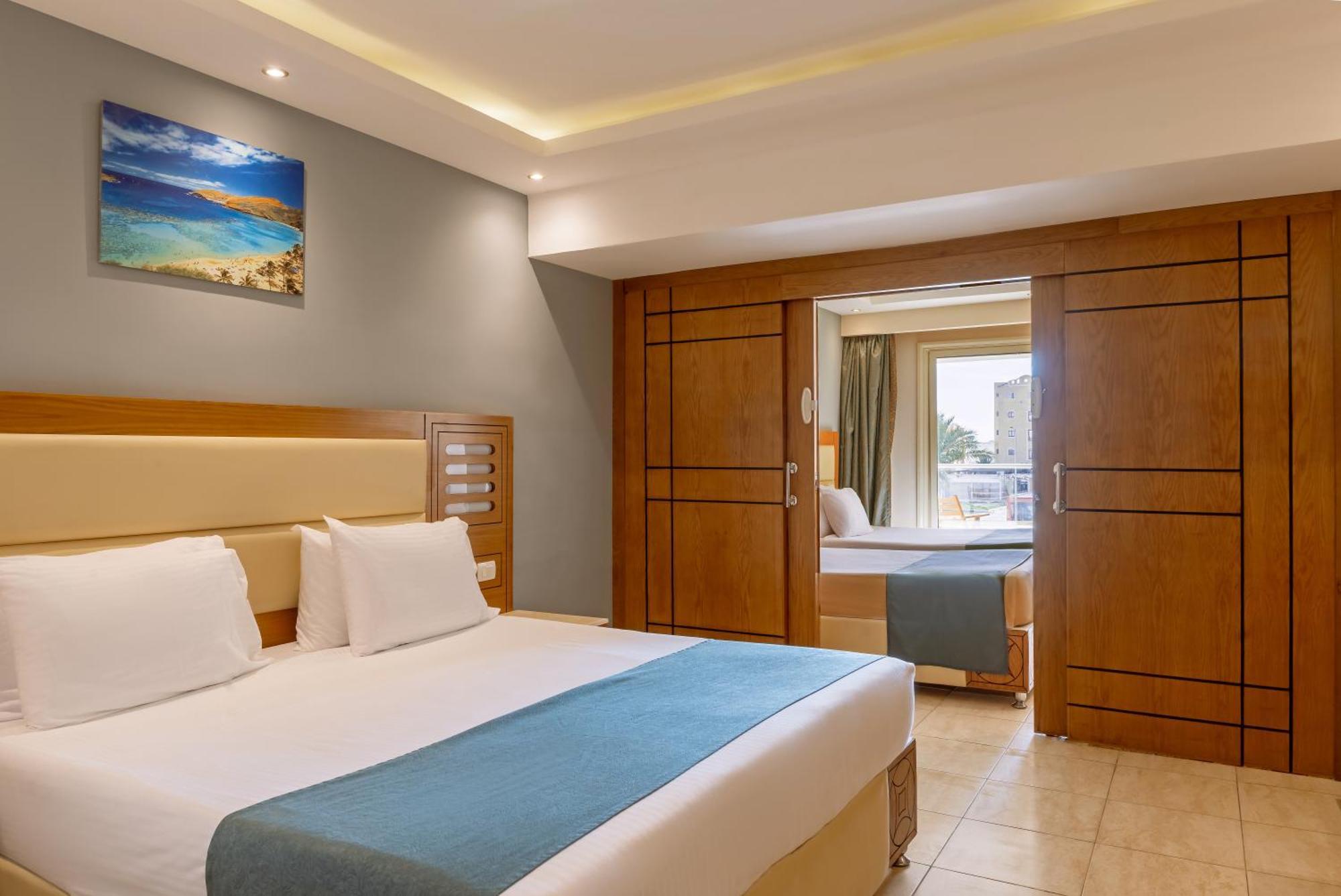 Resort Sunrise Alora Aqua Park