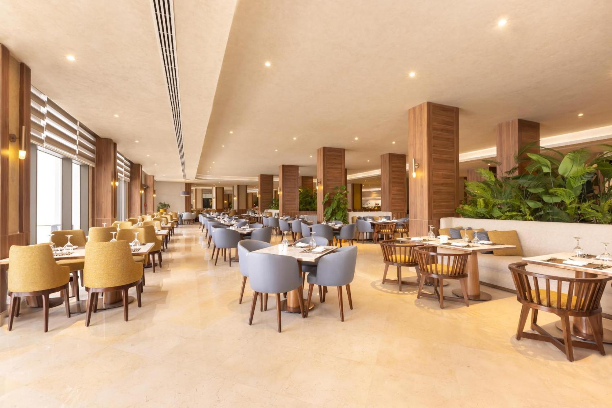 Club Prive By Rixos Sheikh - Free Jennifer Lopez Concert Access July 4 - 2 Kids Free 5*