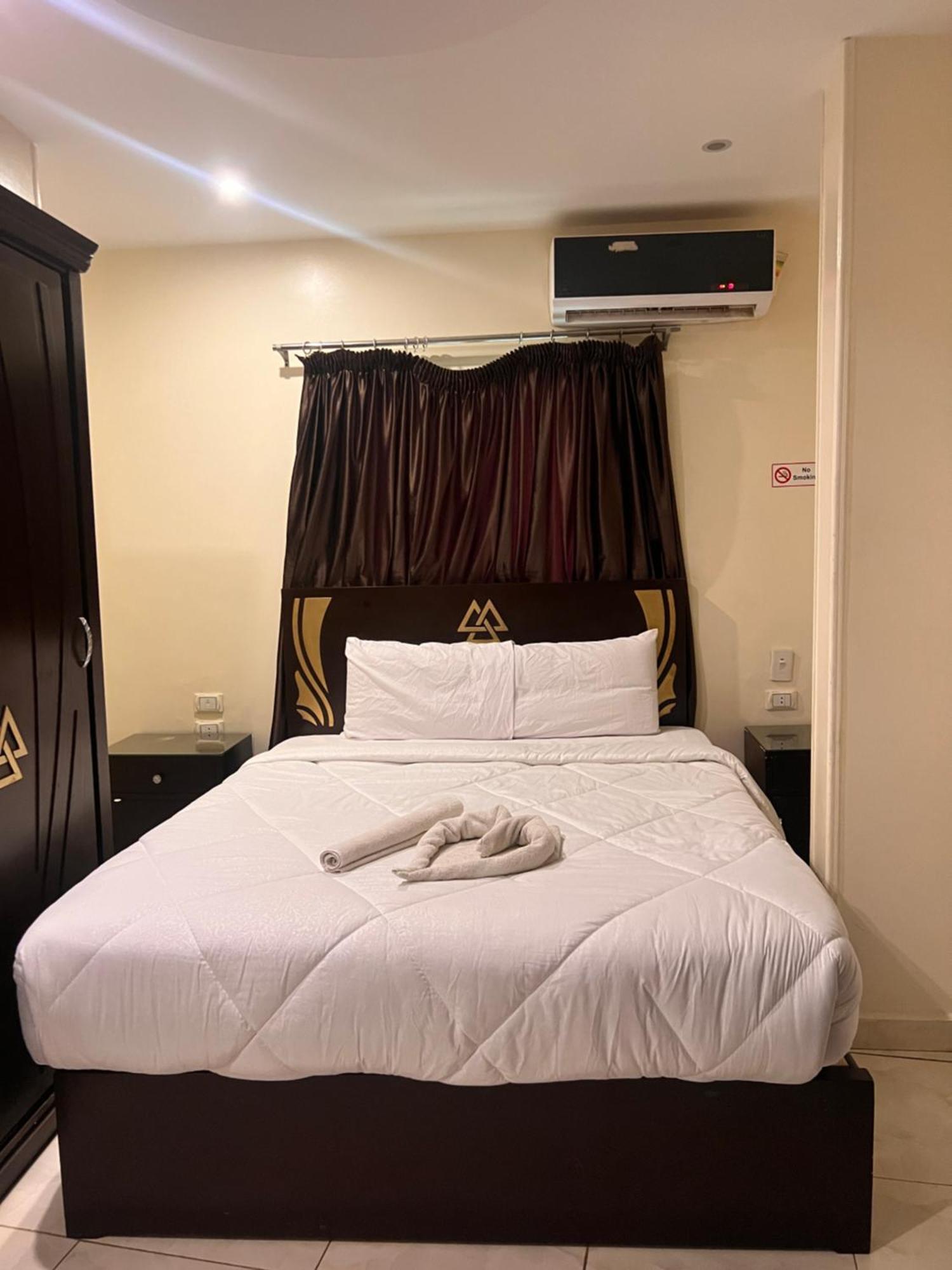 Pyramids And Sphinx Hotel Kafret el-Gabal