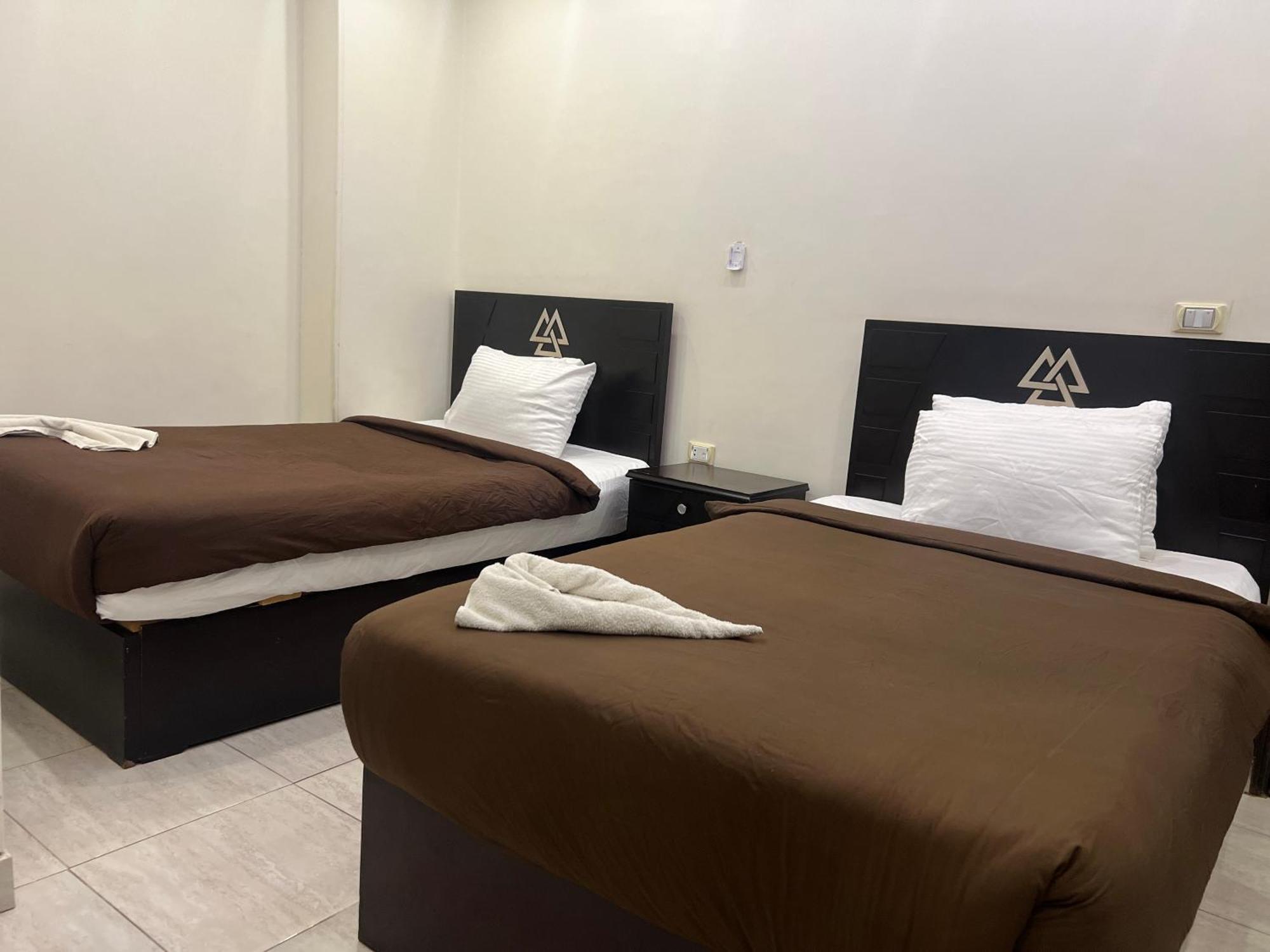 Pyramids And Sphinx Hotel Kafret el-Gabal