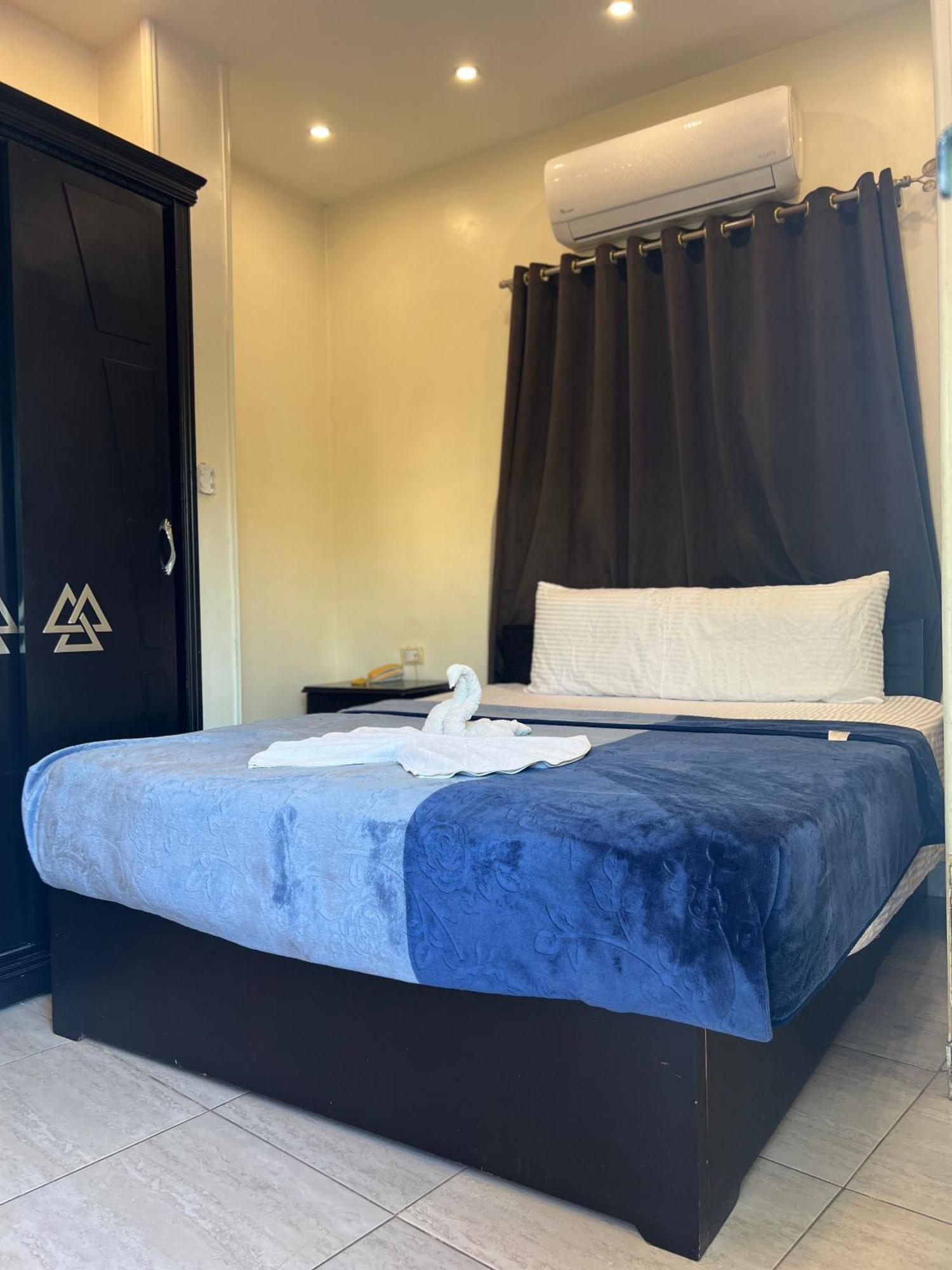 Pyramids And Sphinx 4* Kafret el-Gabal