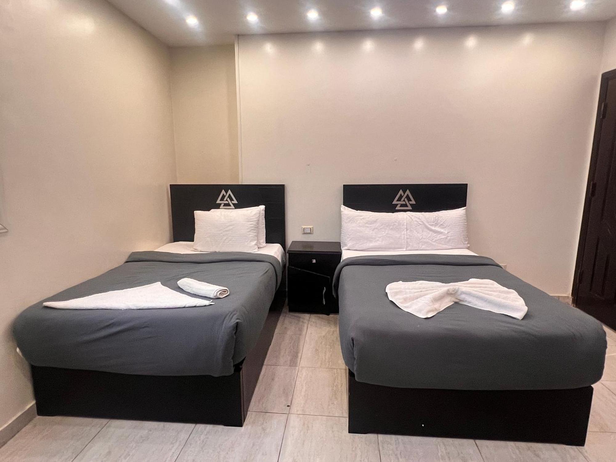 Pyramids And Sphinx Hotel Kafret el-Gabal