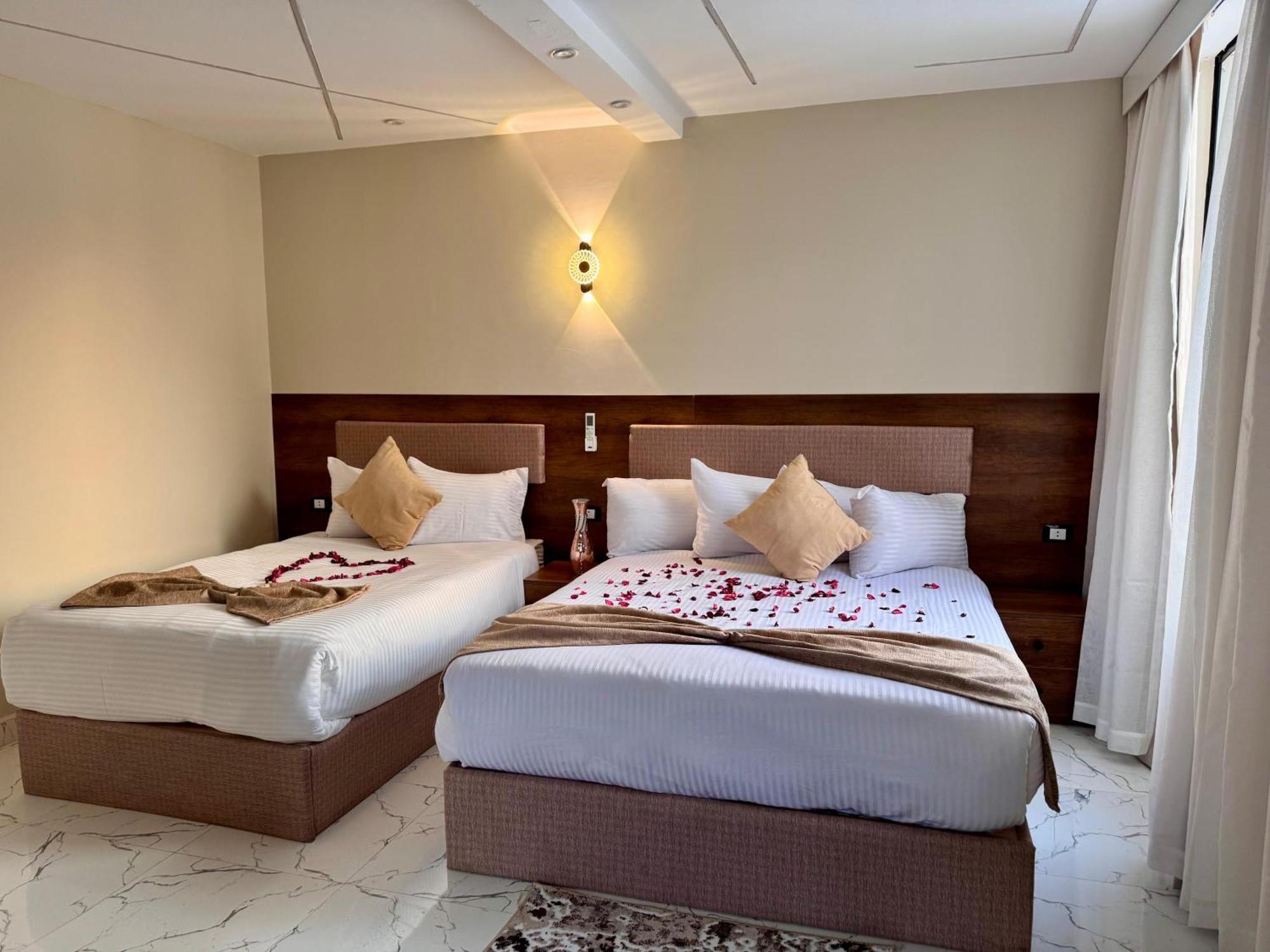 New Golf Pyramids View Kafret el-Gabal