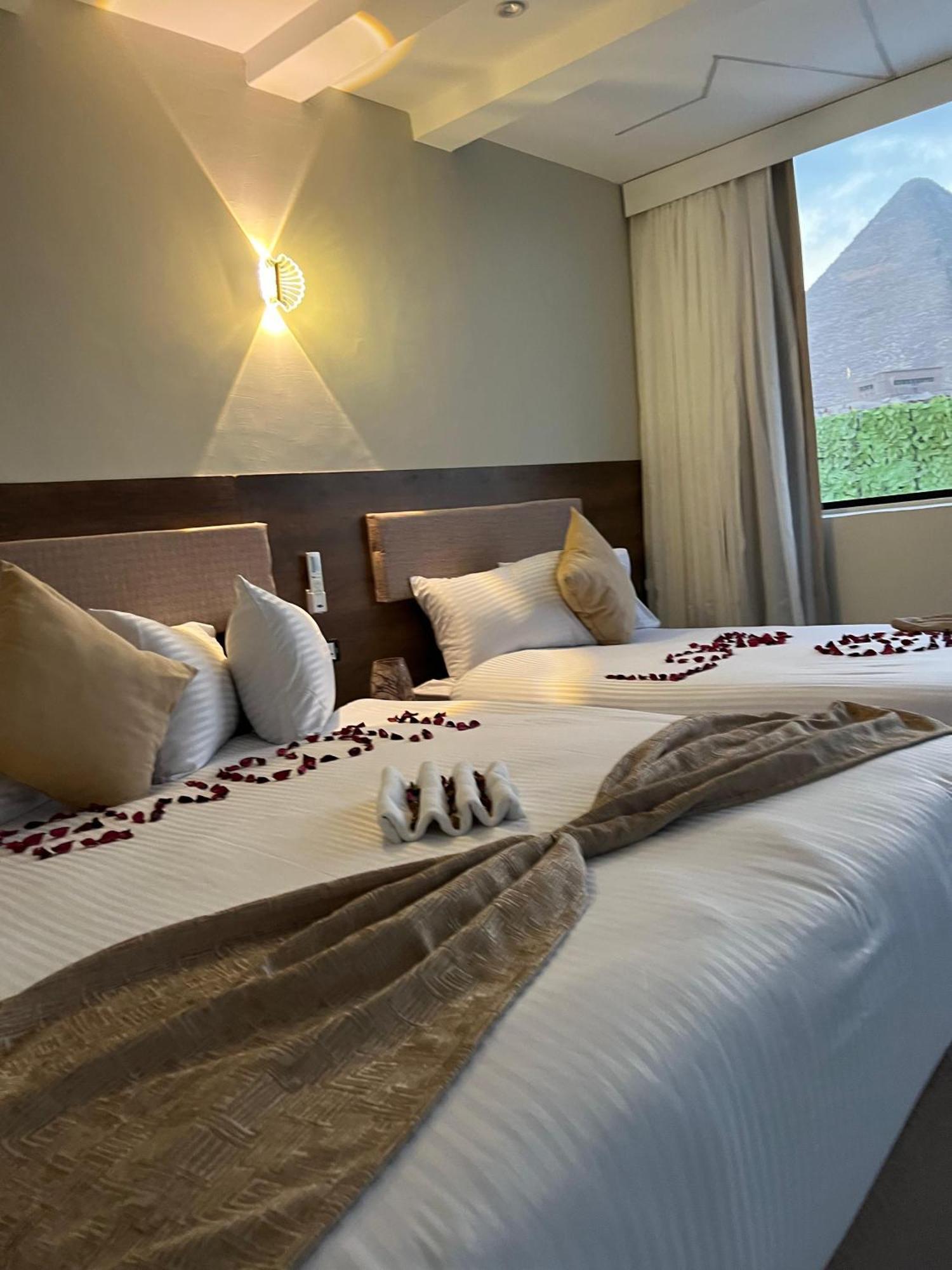 New Golf Pyramids View Kafret el-Gabal