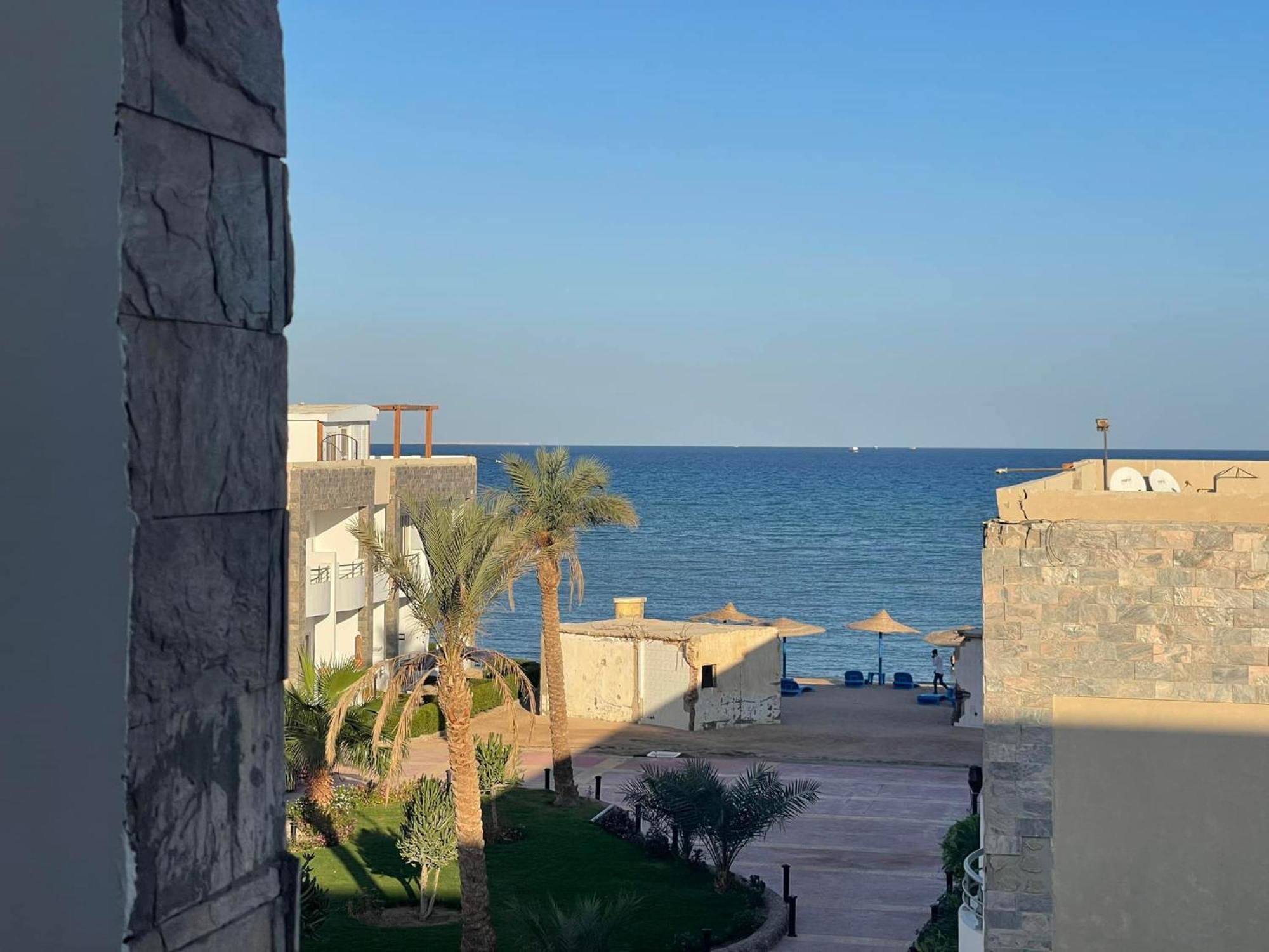 Apartment Furnished & Kitchen Seaview Beachfront Near Airport