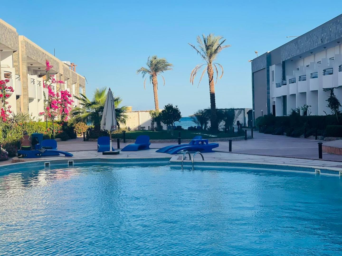 Apartment Furnished & Kitchen Seaview Beachfront Near Airport Hurghada
