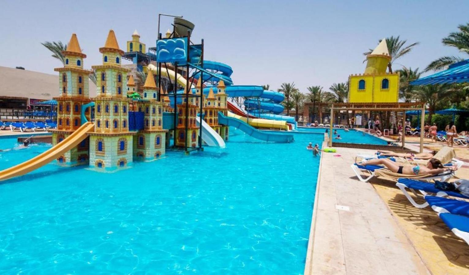 Hostgool Seaside Mirage Bay & Aqua Park Resort