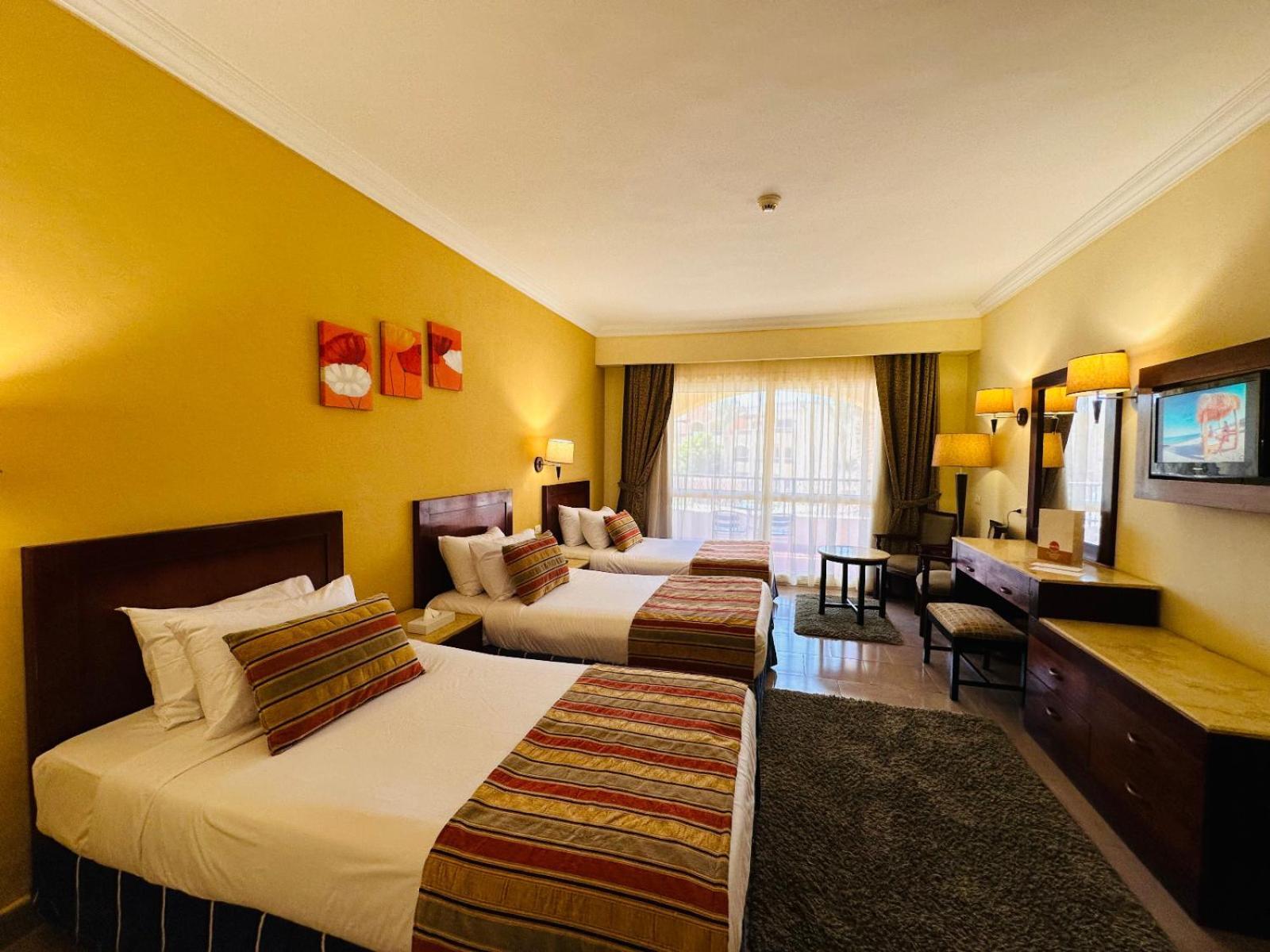 Regency Plaza Aqua Park And Resort 4*