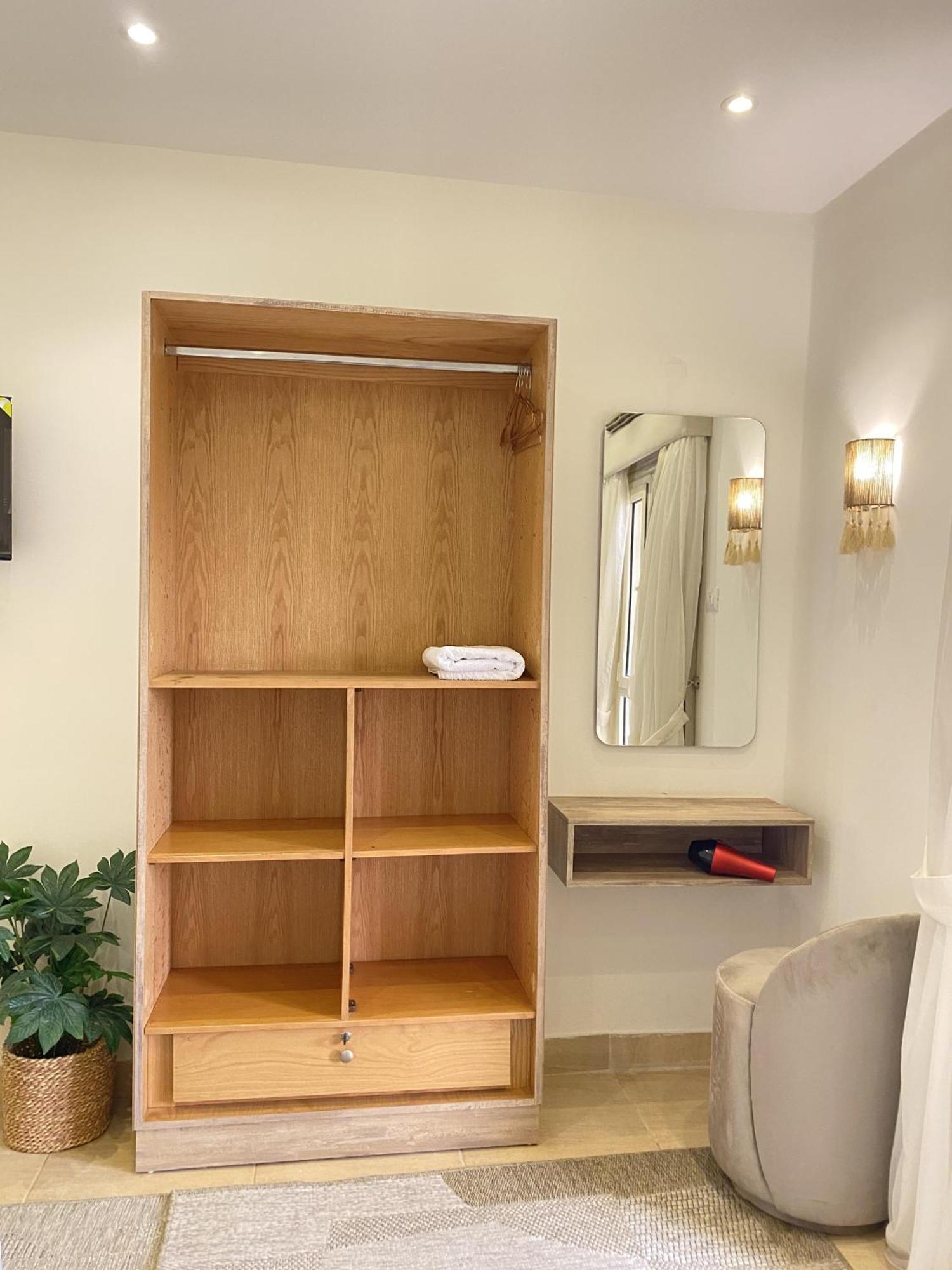 Seven Pyramids Panoramic View Bed & Breakfast Kafrat al Jabal
